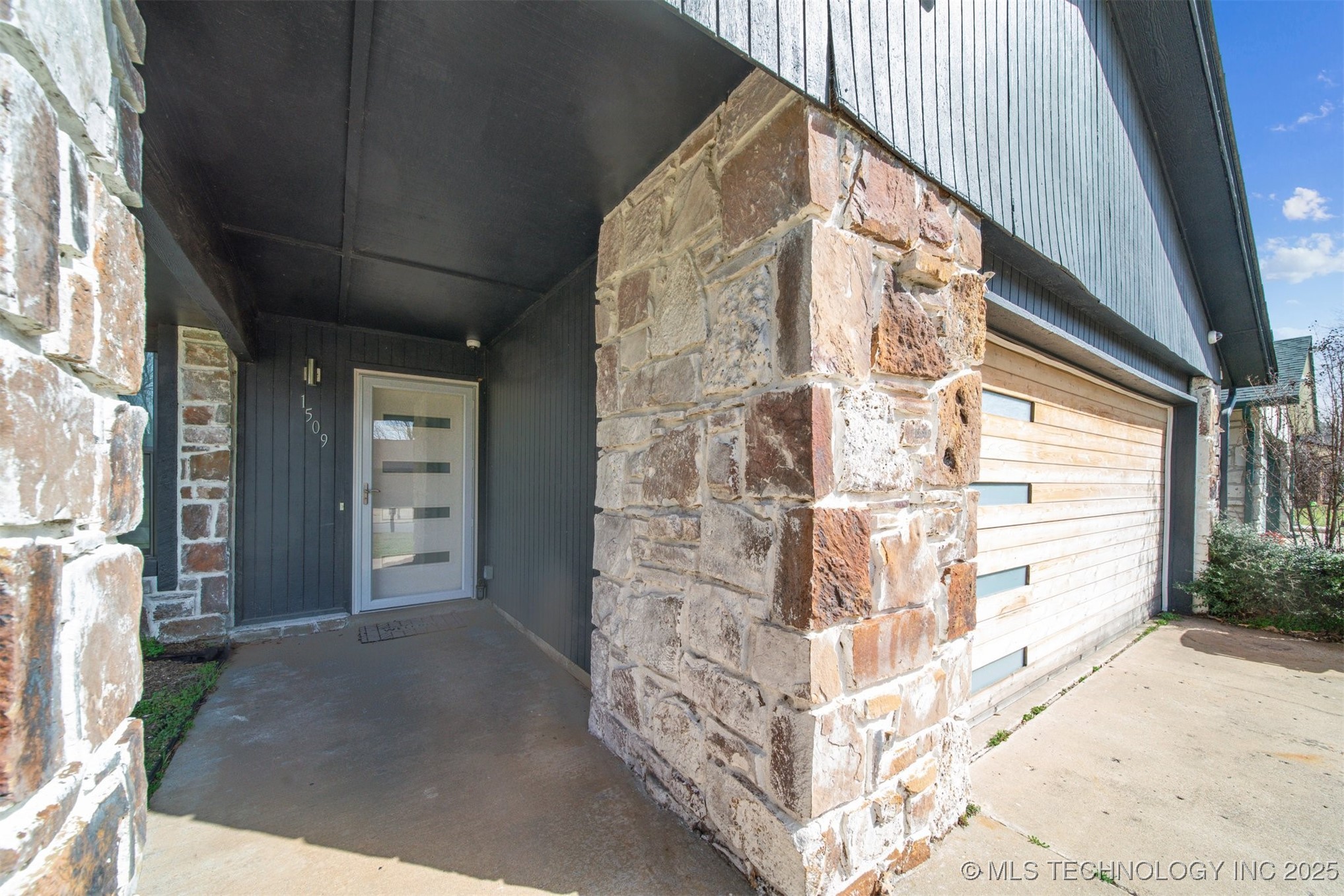 1509 E 68th Place