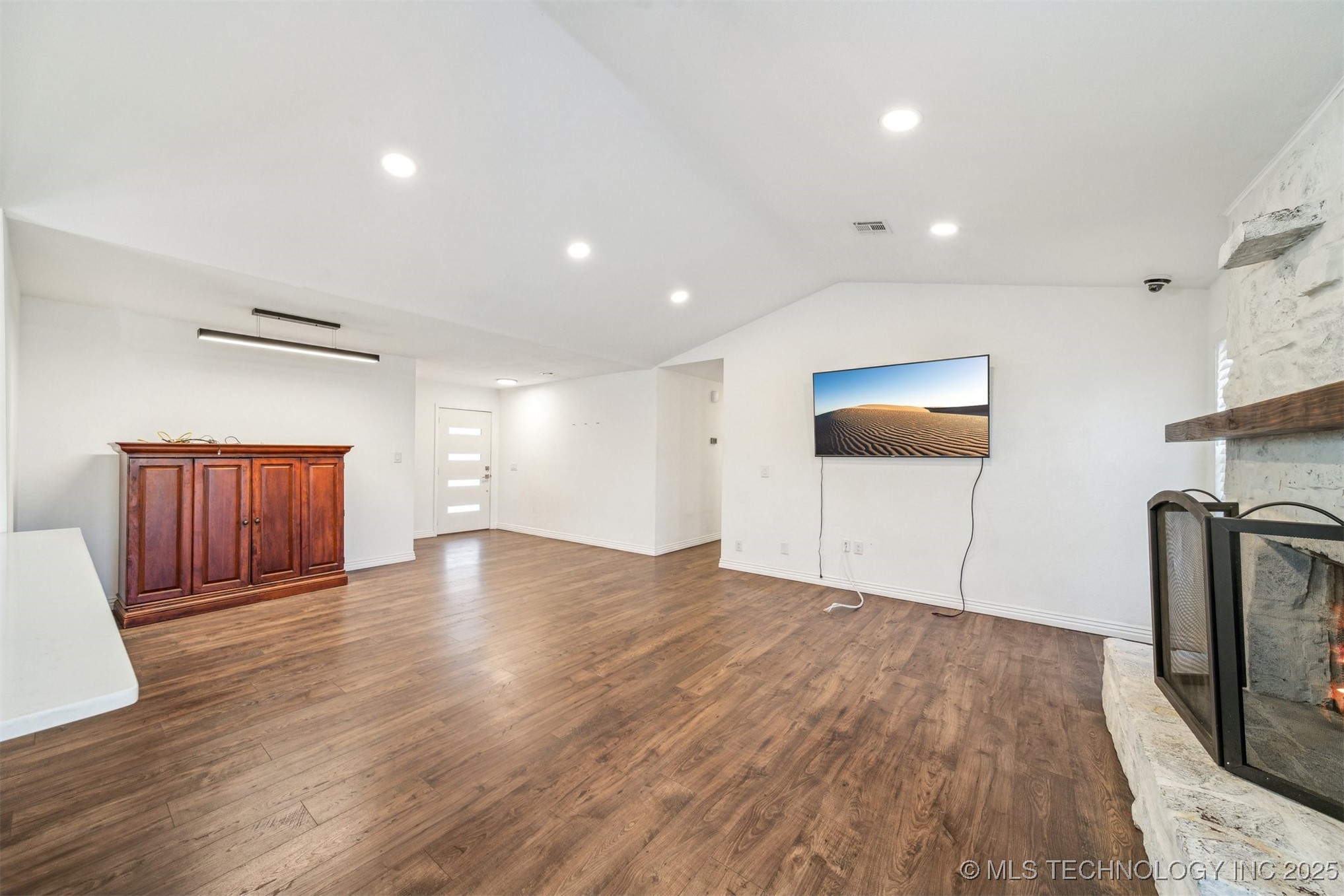 1509 E 68th Place