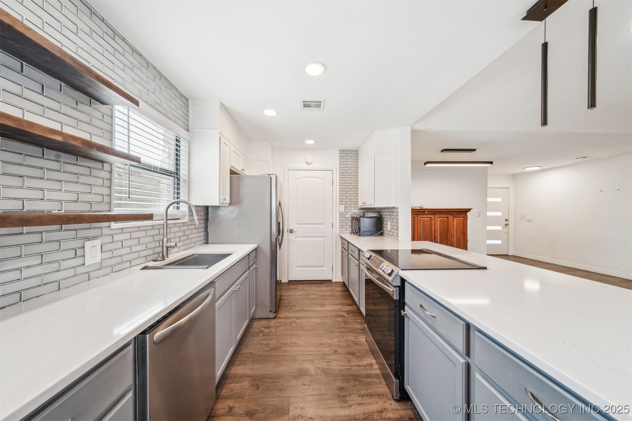 1509 E 68th Place