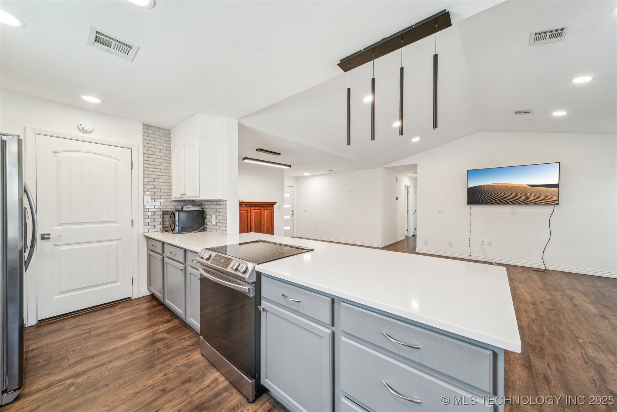 1509 E 68th Place