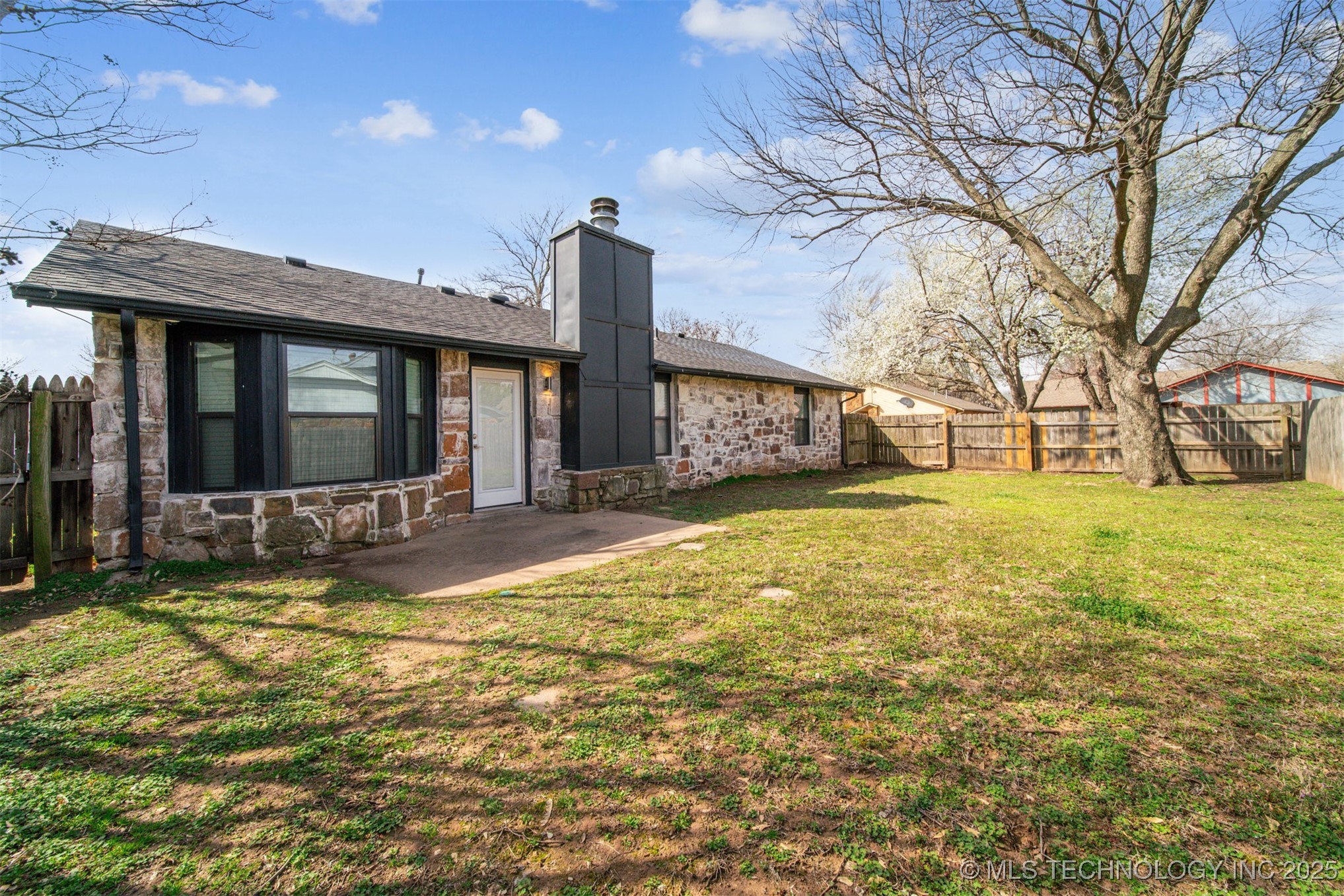 1509 E 68th Place