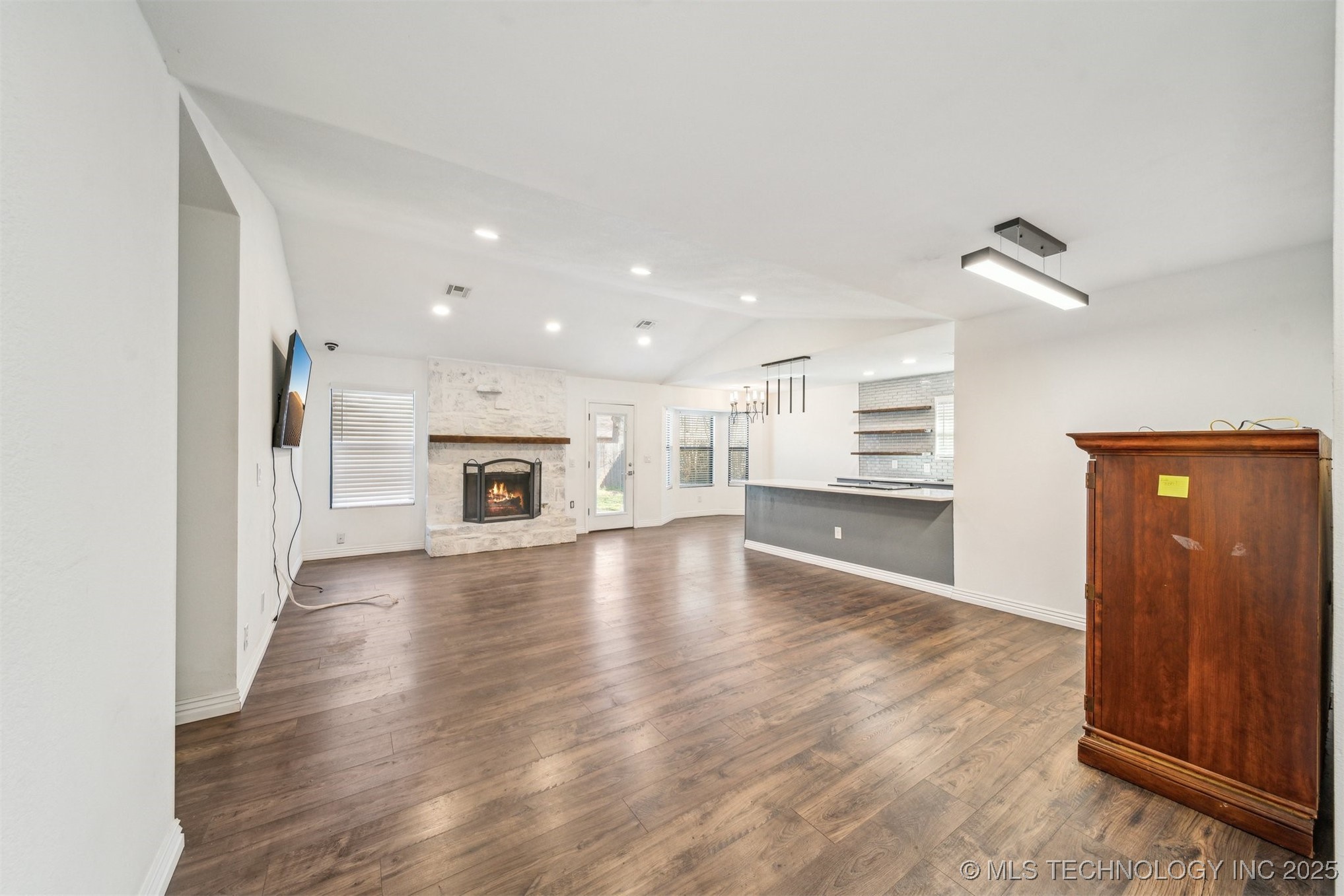 1509 E 68th Place
