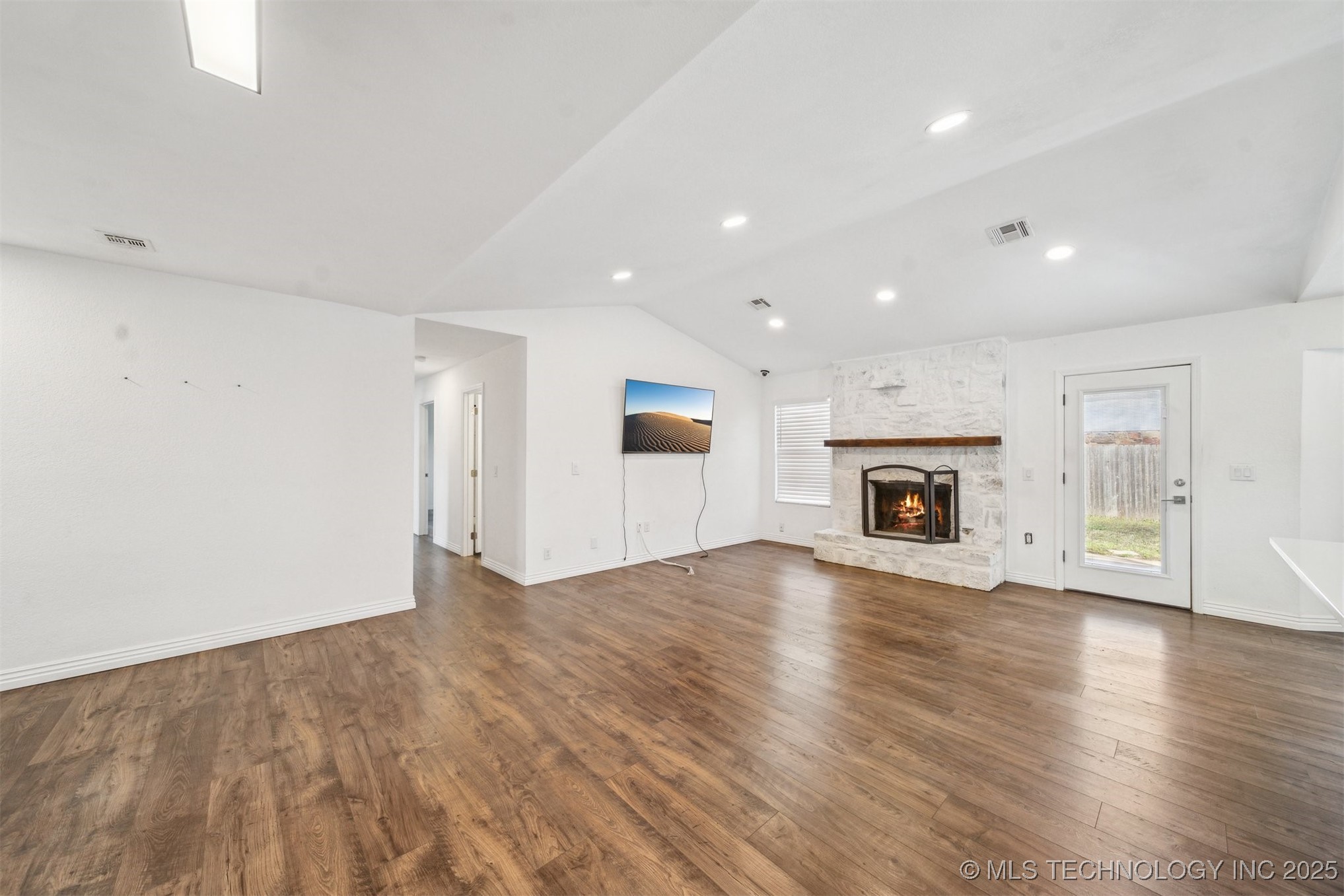 1509 E 68th Place