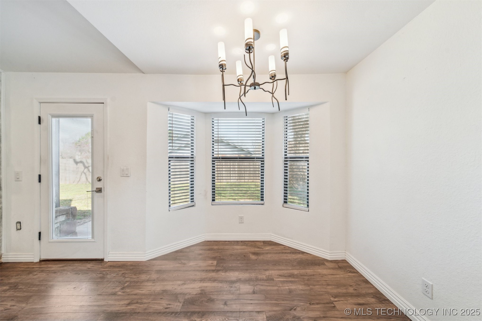 1509 E 68th Place