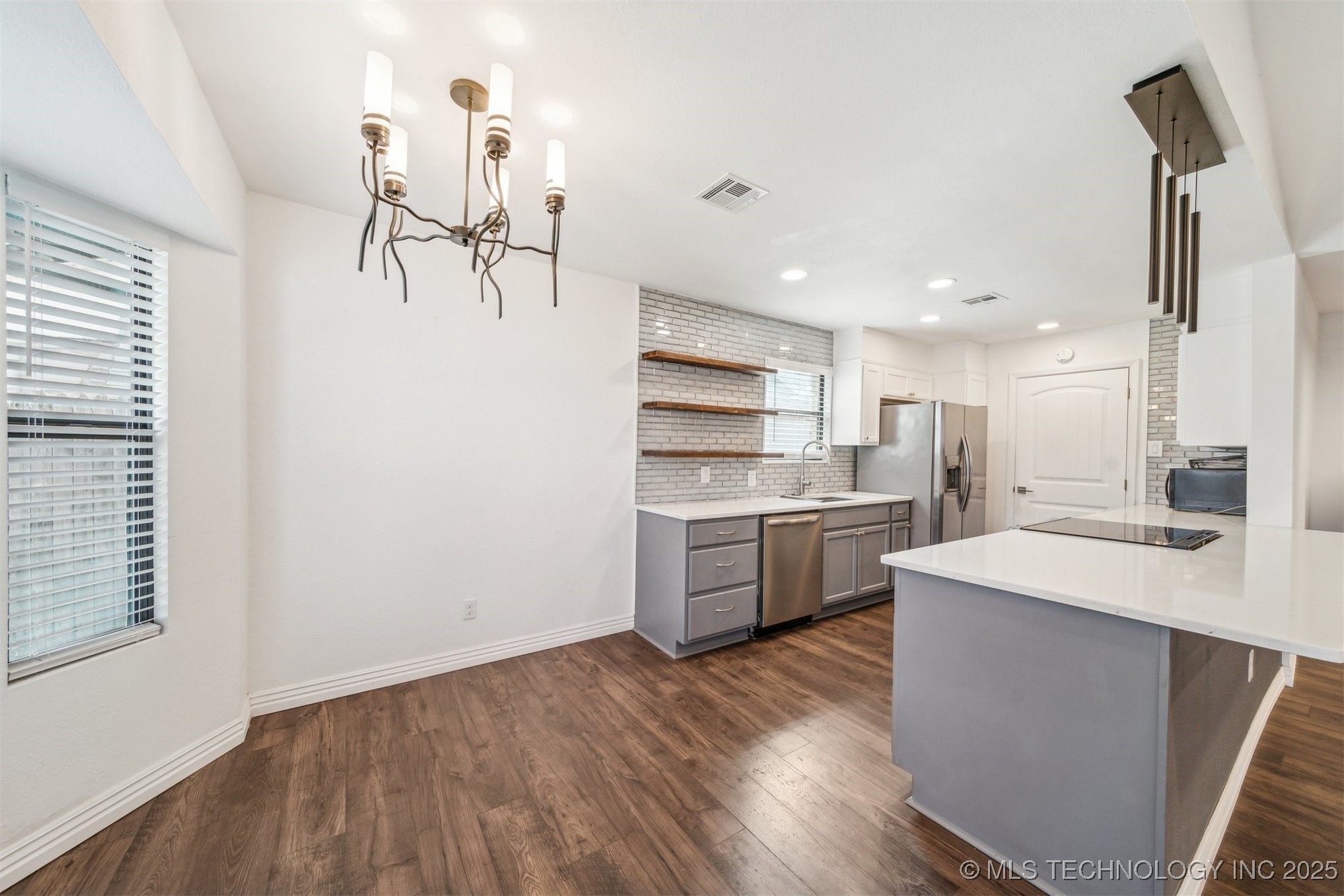 1509 E 68th Place