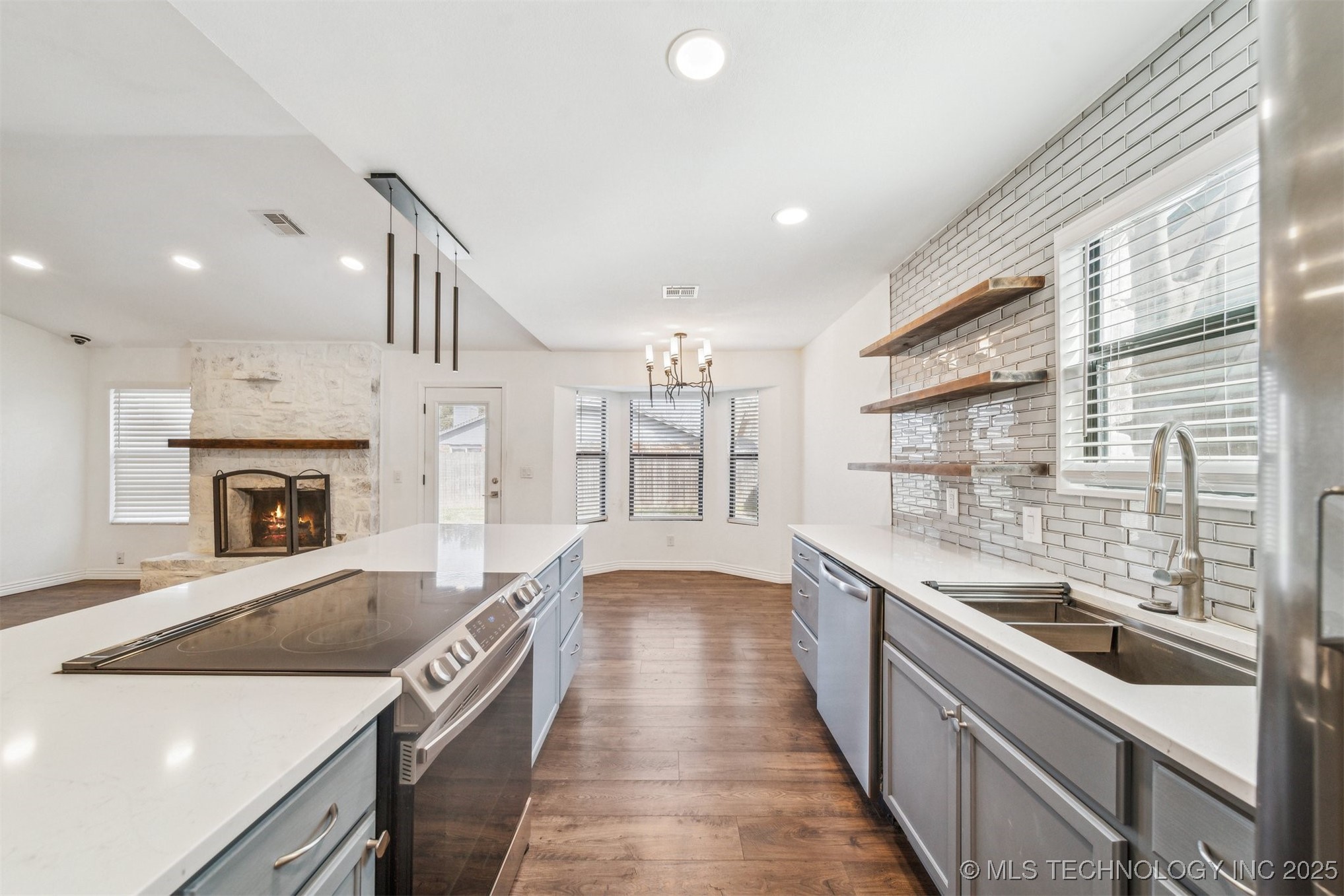 1509 E 68th Place