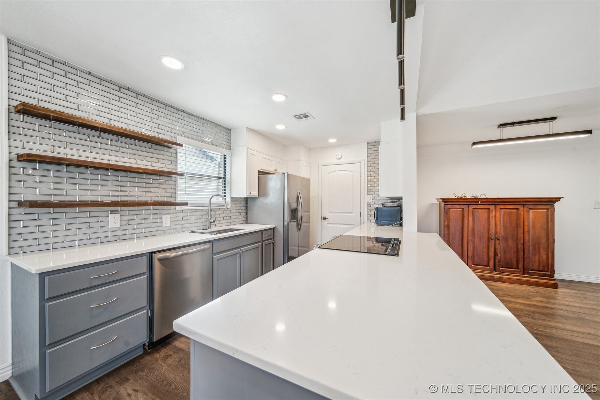 1509 E 68th Place