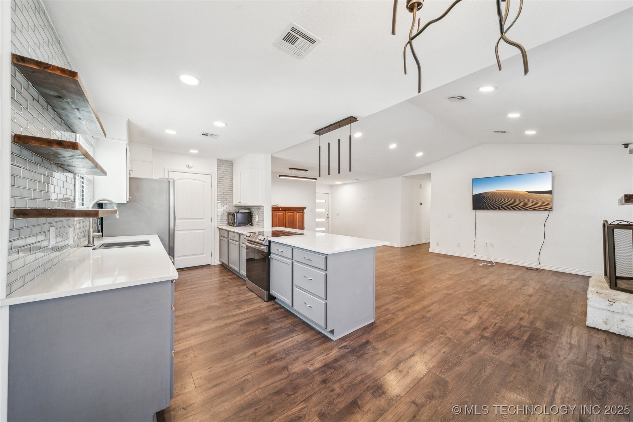 1509 E 68th Place