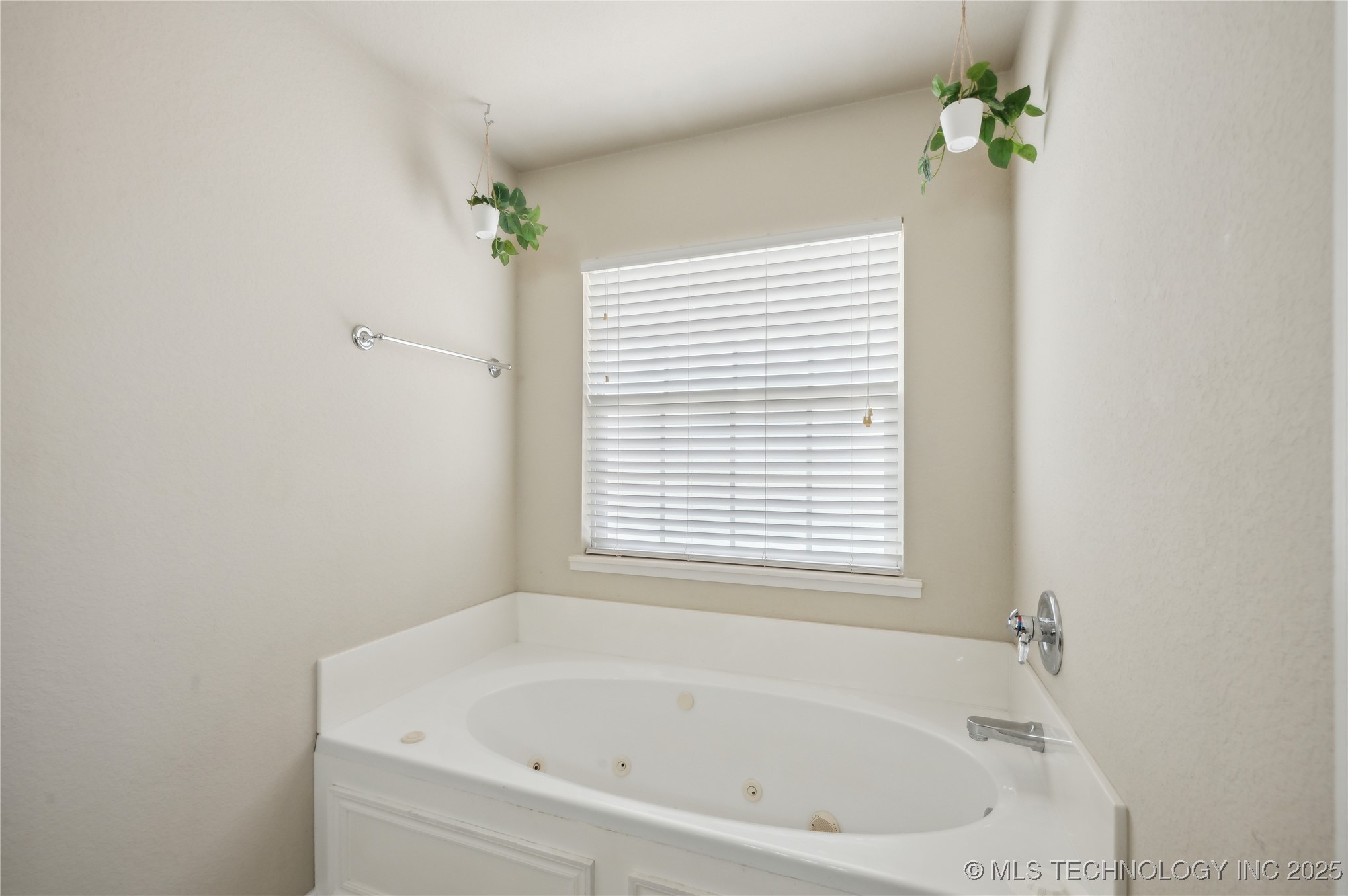 10210 E 99th Street N