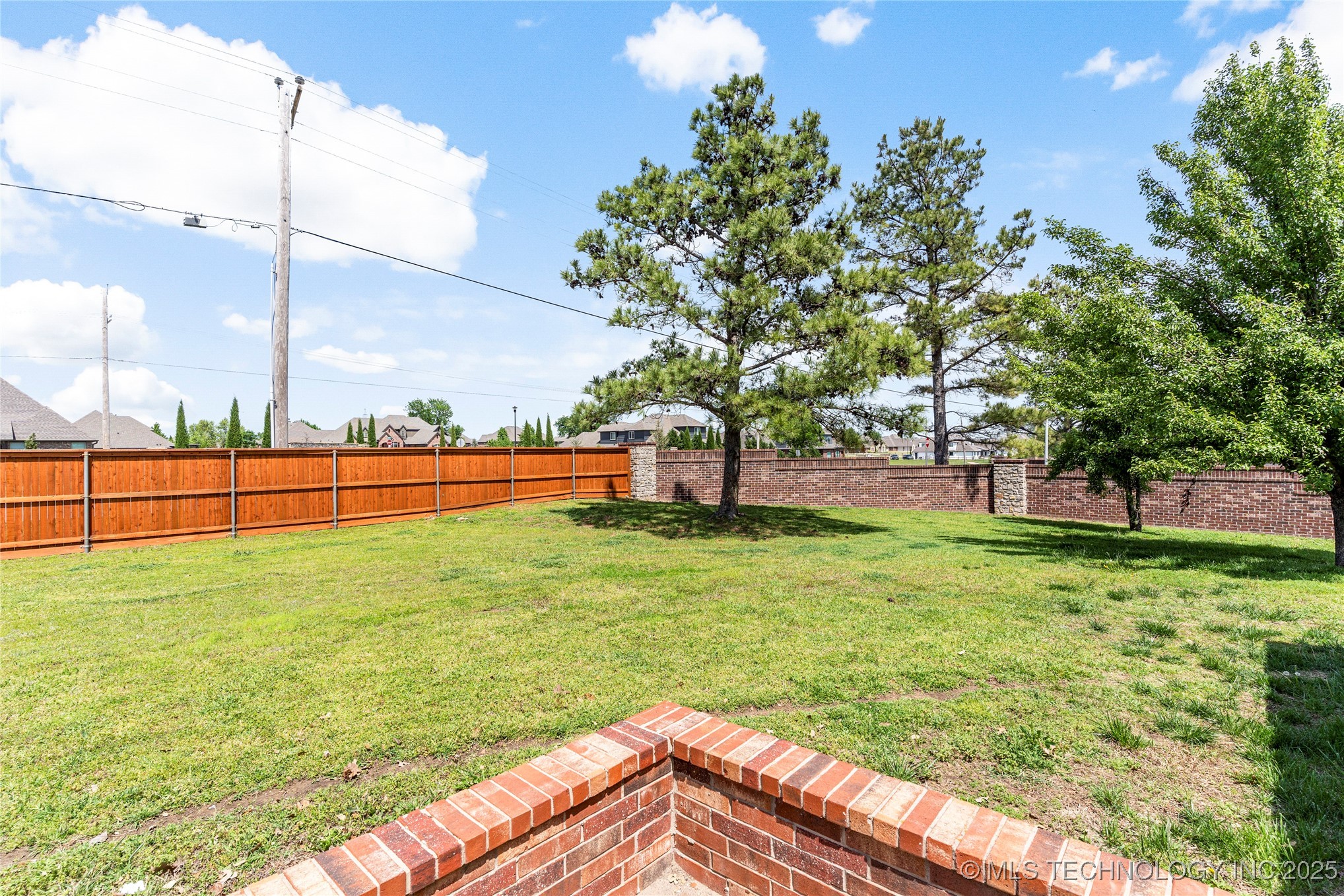 6719 E 85th Street North