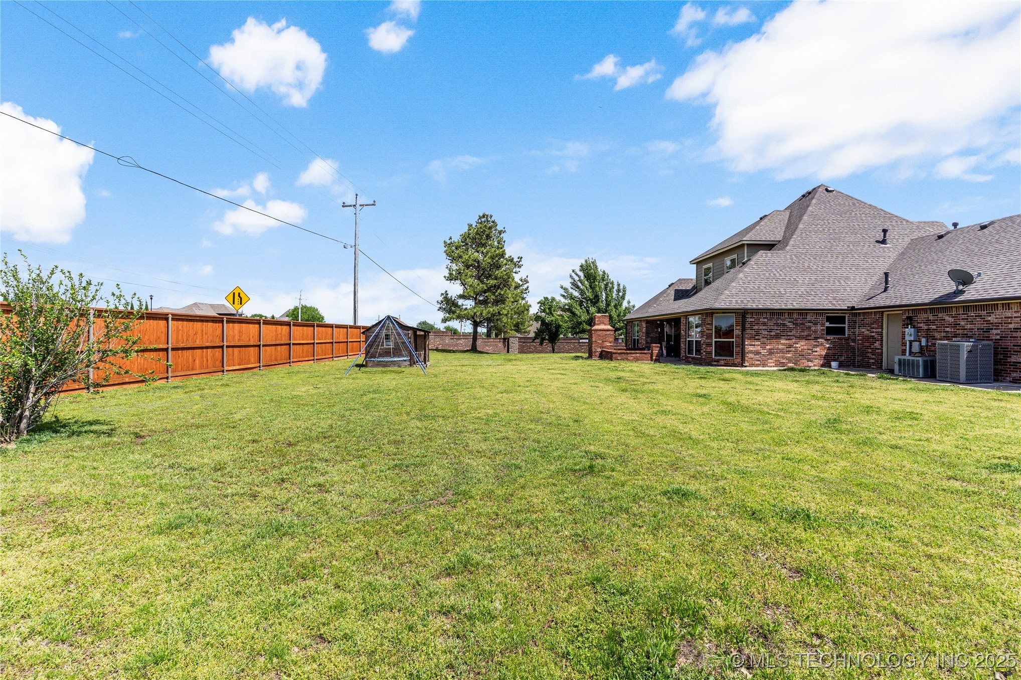 6719 E 85th Street North