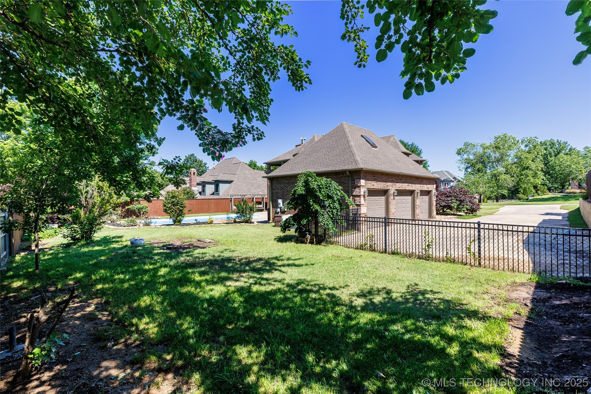 13216 E 93rd Street N