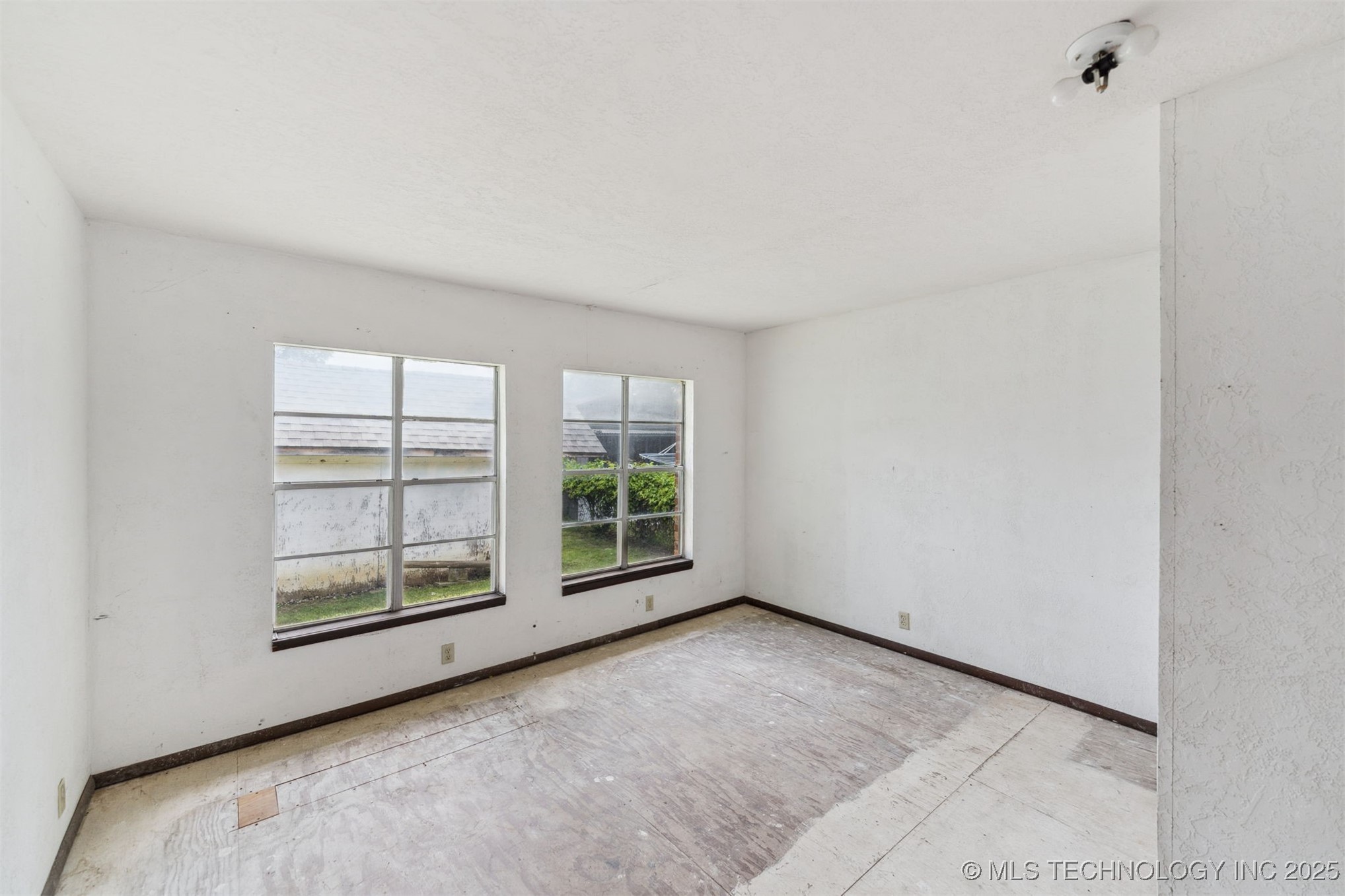 1117 W Chambers Court