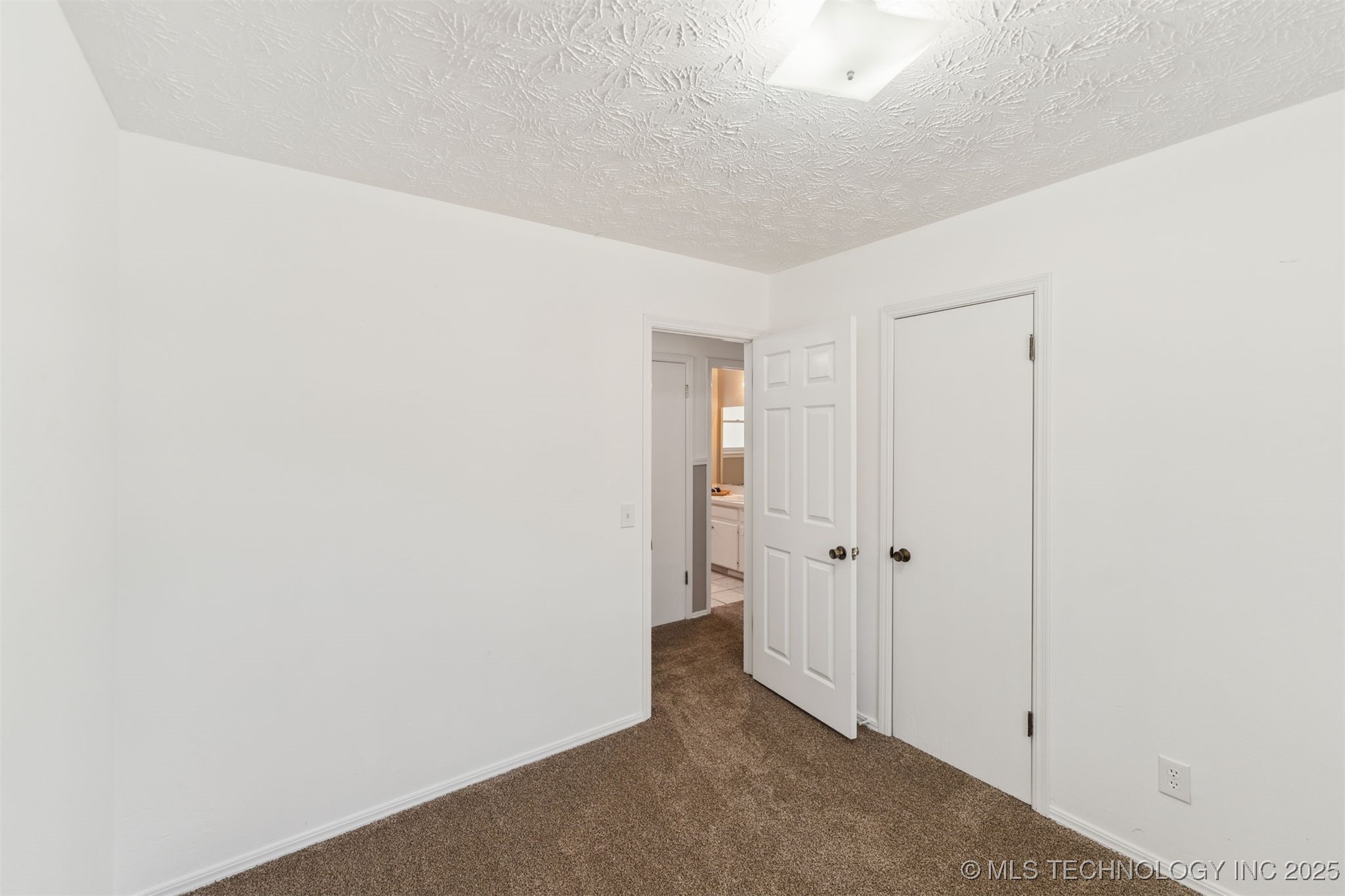 1117 W Chambers Court