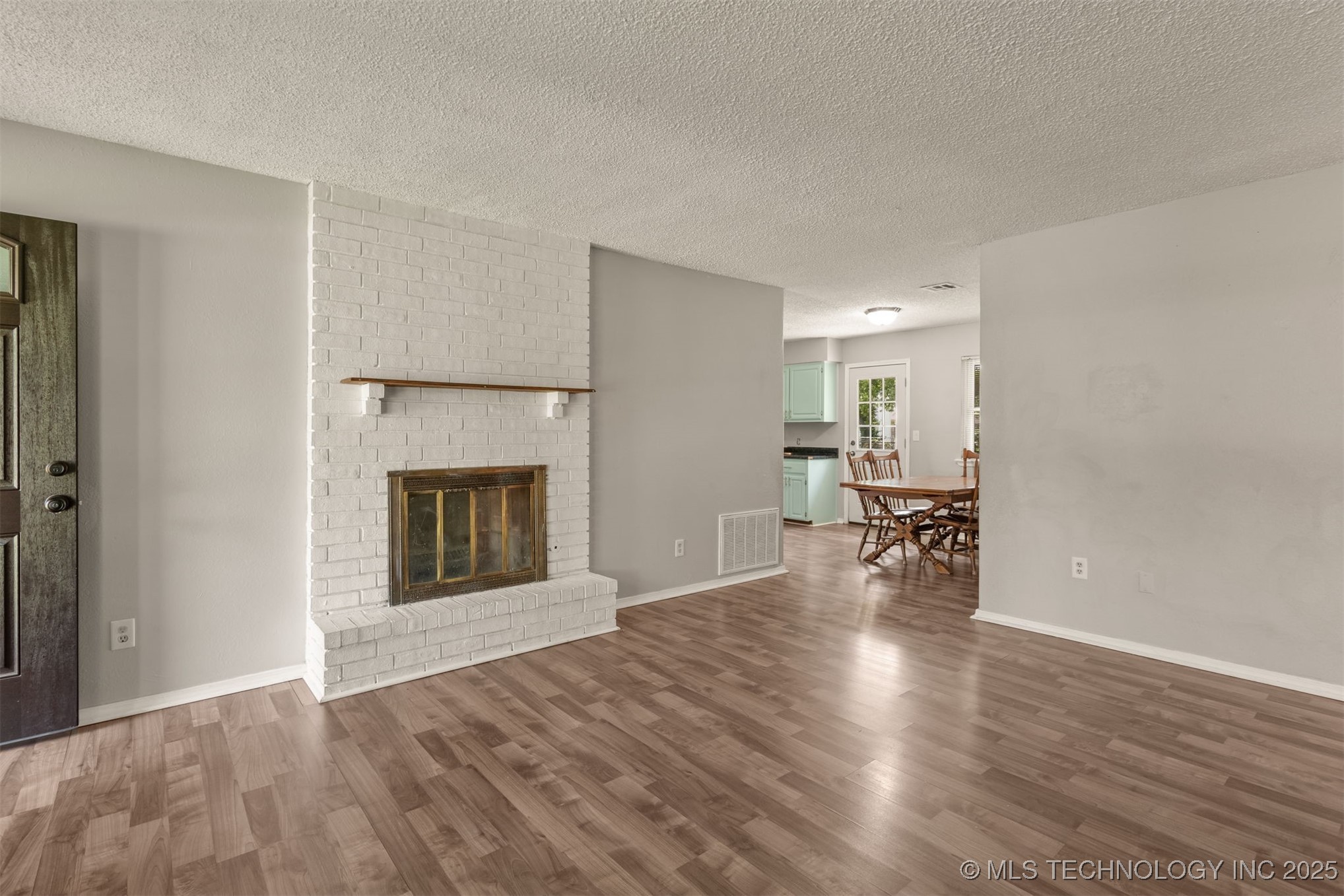 119 W 9th Place S