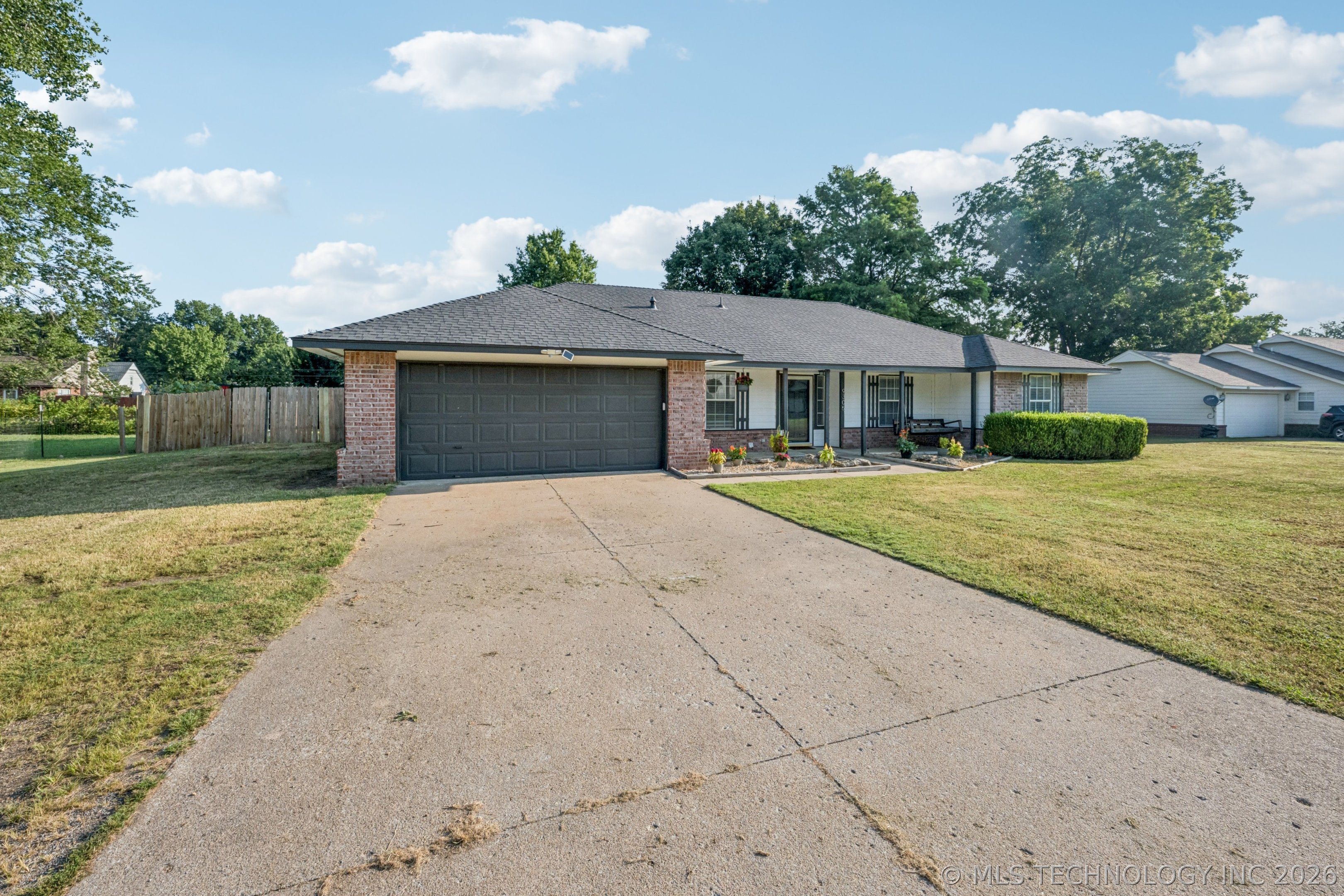 9305 E Cherry Lane