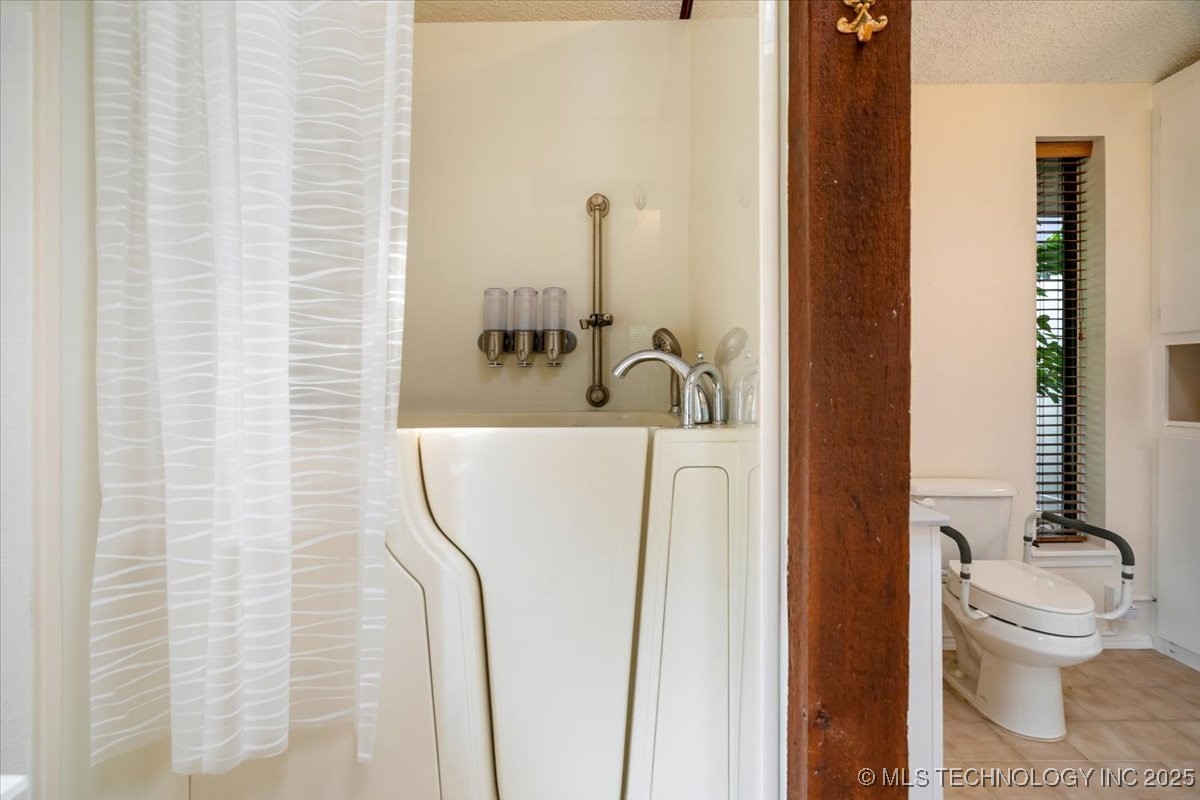 8203 N 160th East Avenue