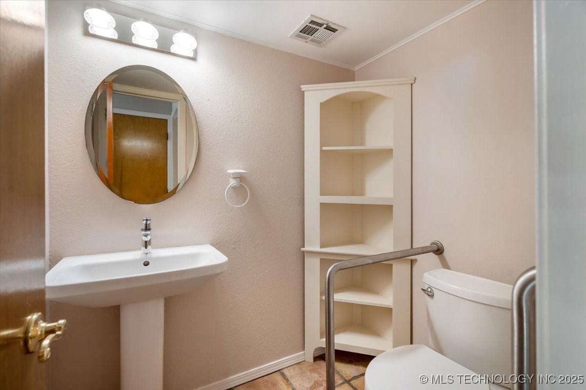 8203 N 160th East Avenue