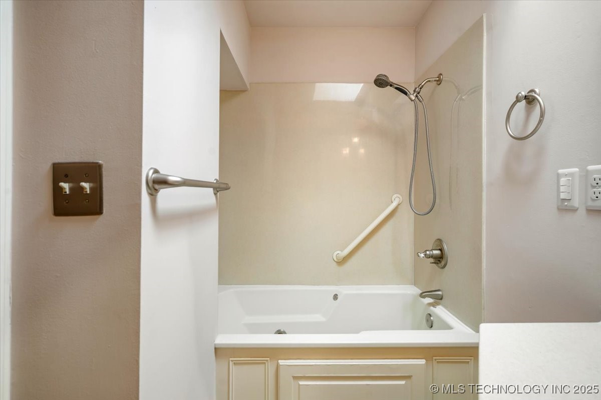 8203 N 160th East Avenue