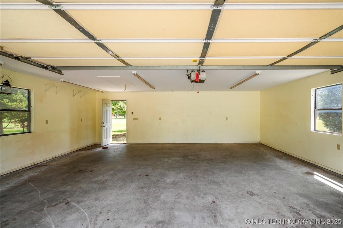 8203 N 160th East Avenue