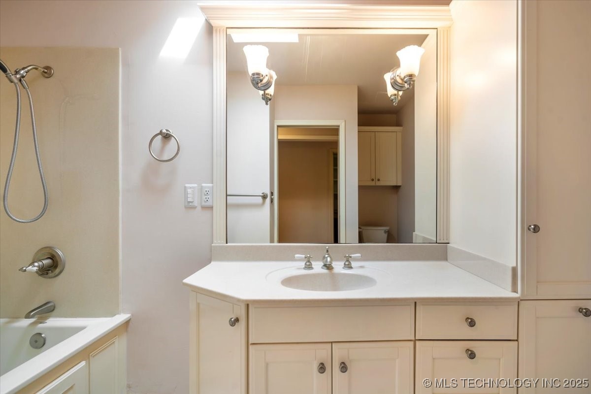 8203 N 160th East Avenue