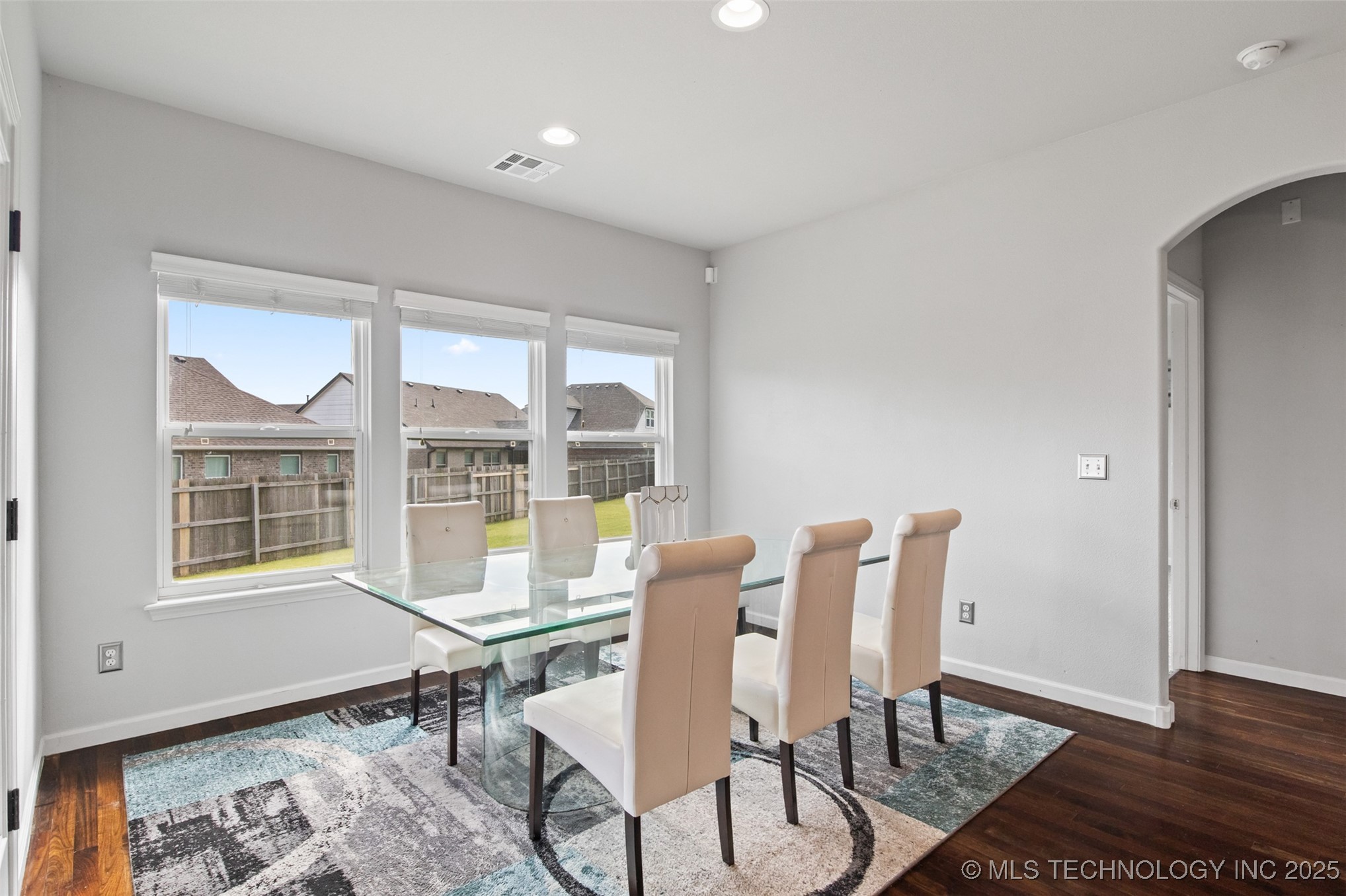 1607 E Roanoke Court