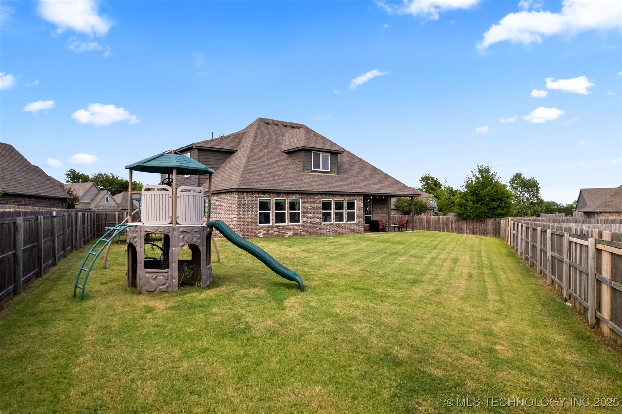 1607 E Roanoke Court