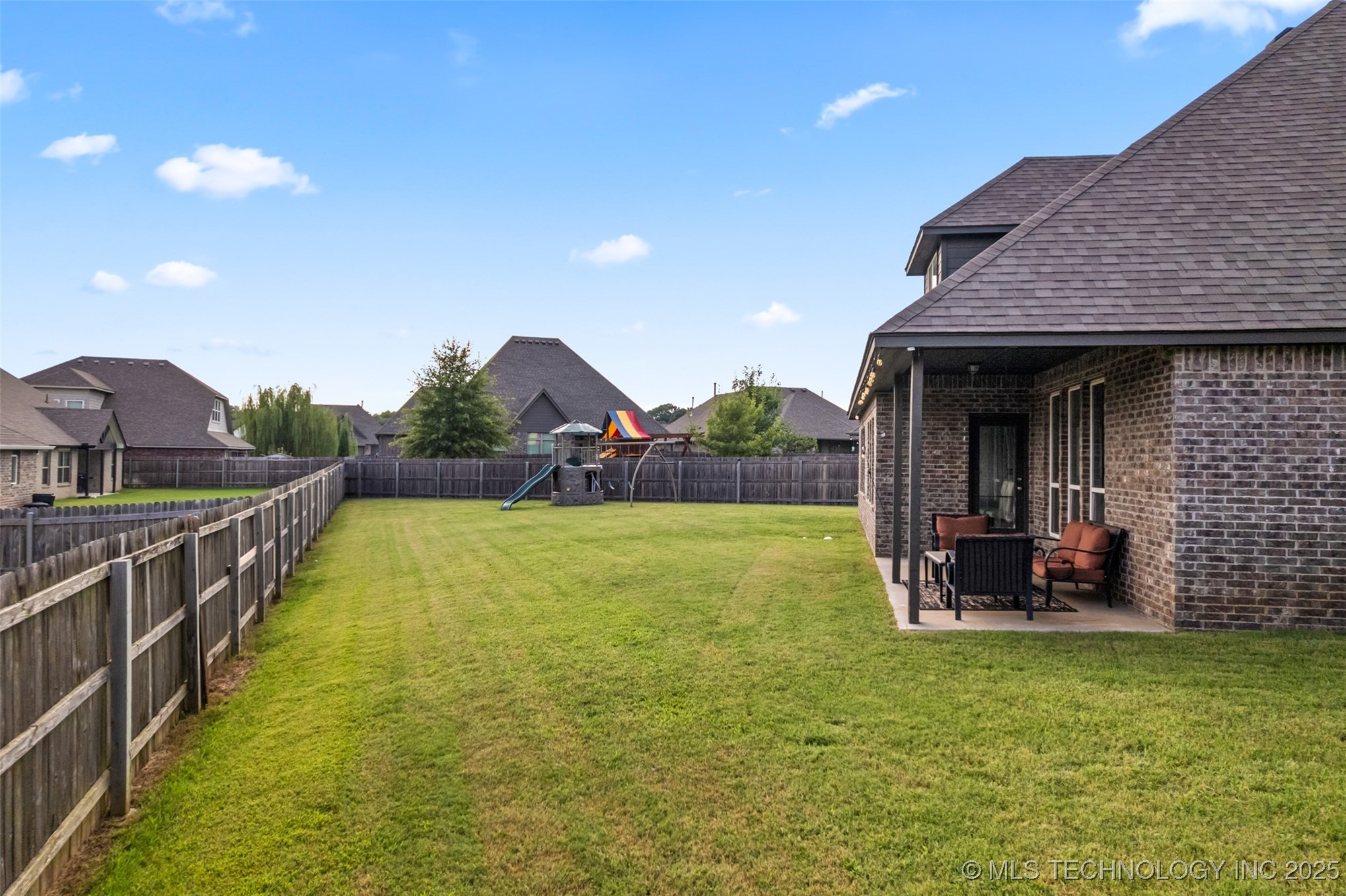 1607 E Roanoke Court