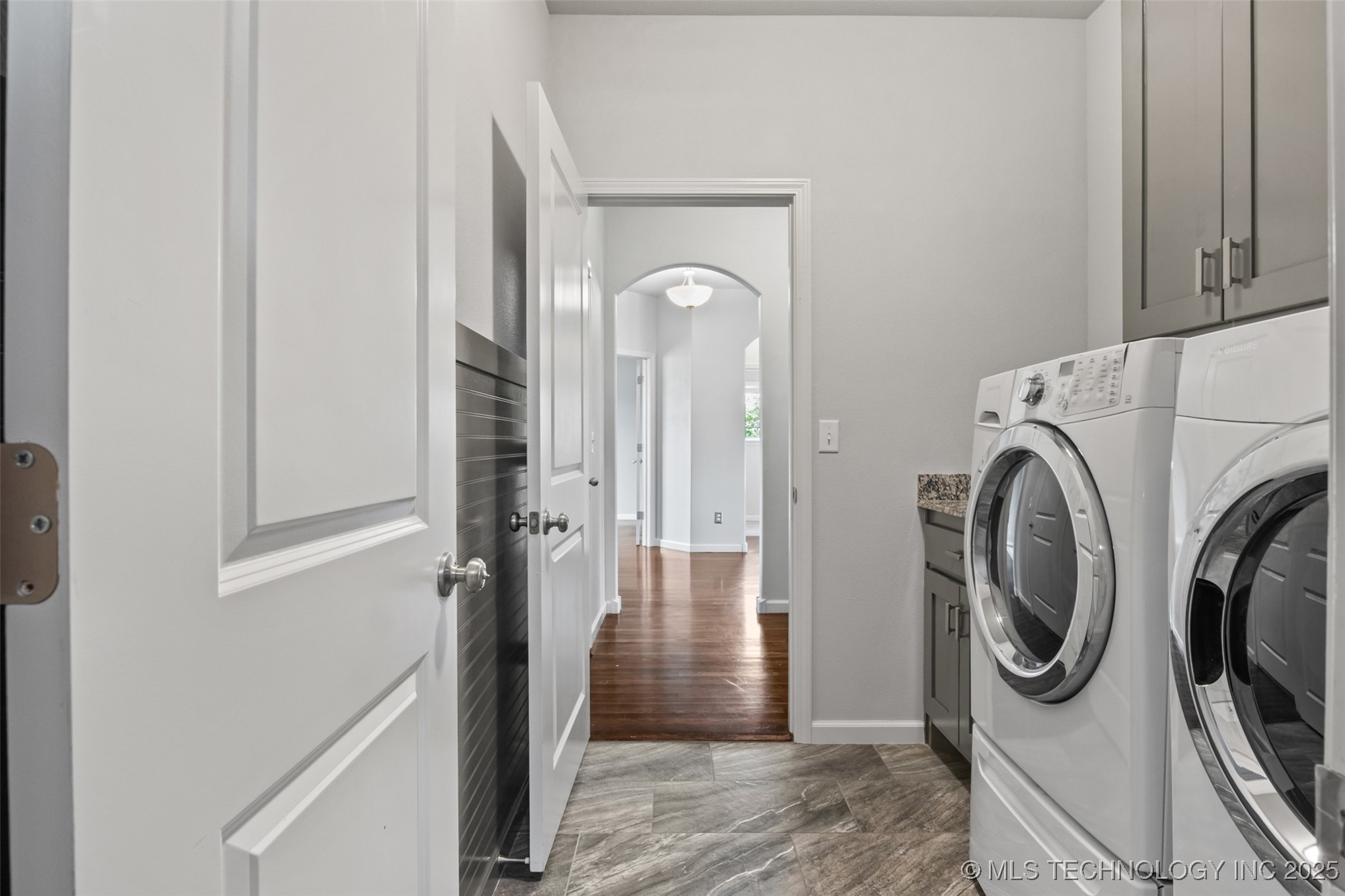 1607 E Roanoke Court