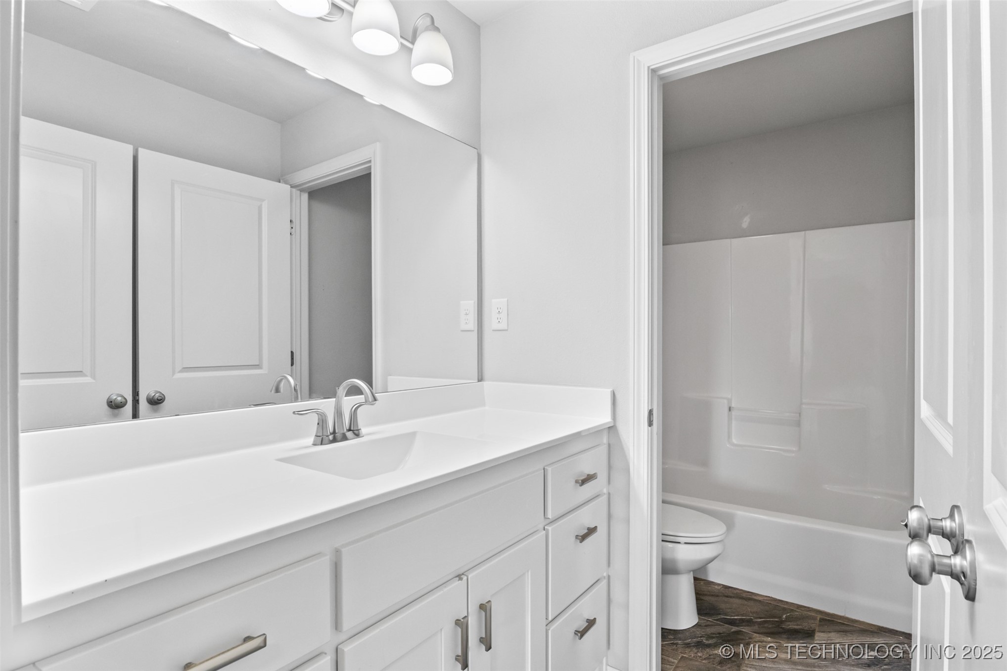 1607 E Roanoke Court