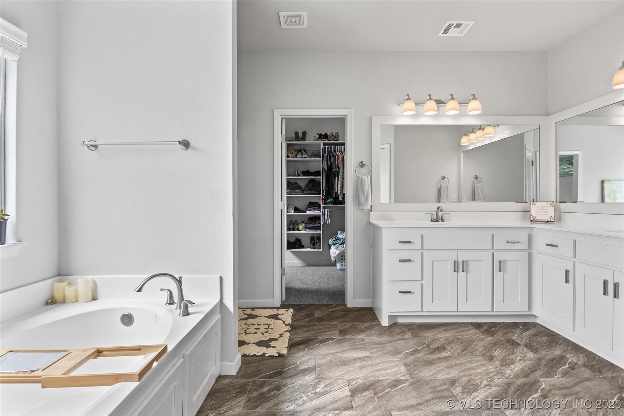 1607 E Roanoke Court