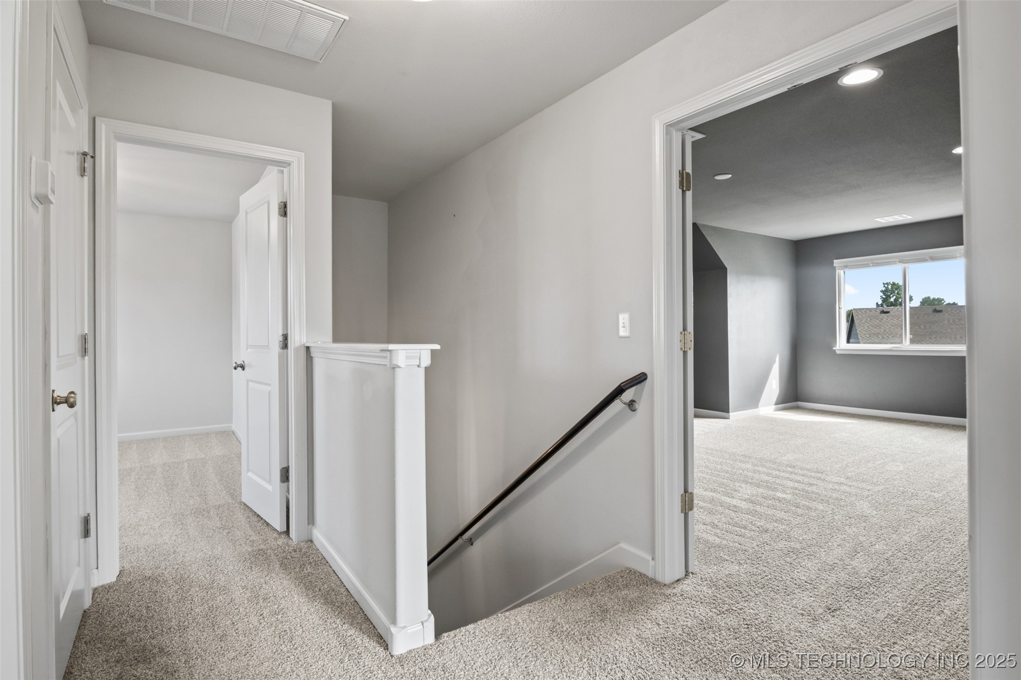 1607 E Roanoke Court