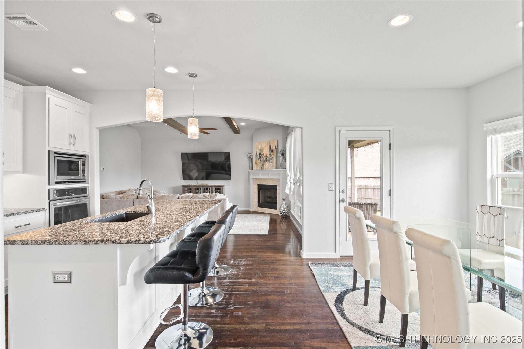 1607 E Roanoke Court