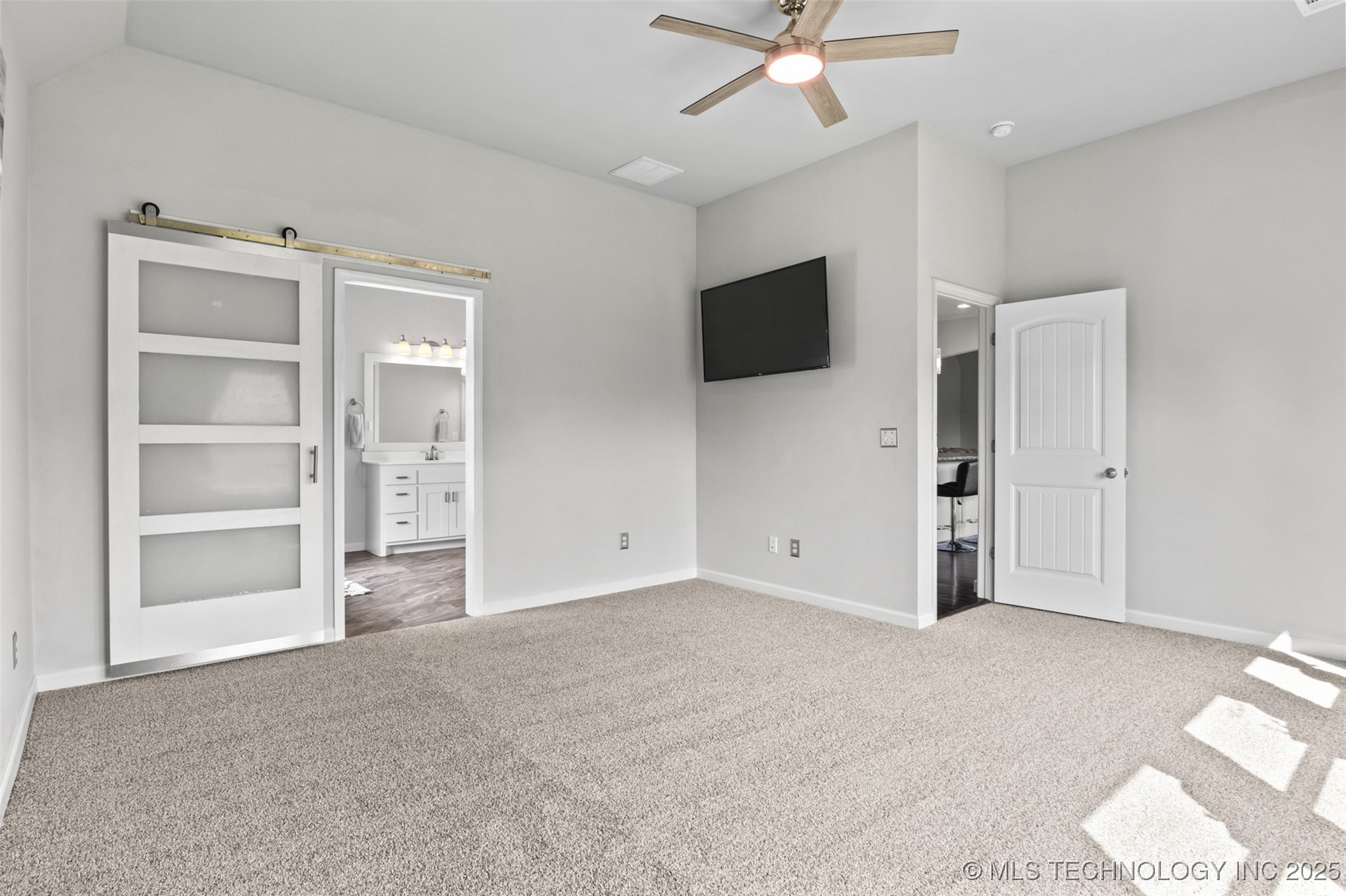 1607 E Roanoke Court