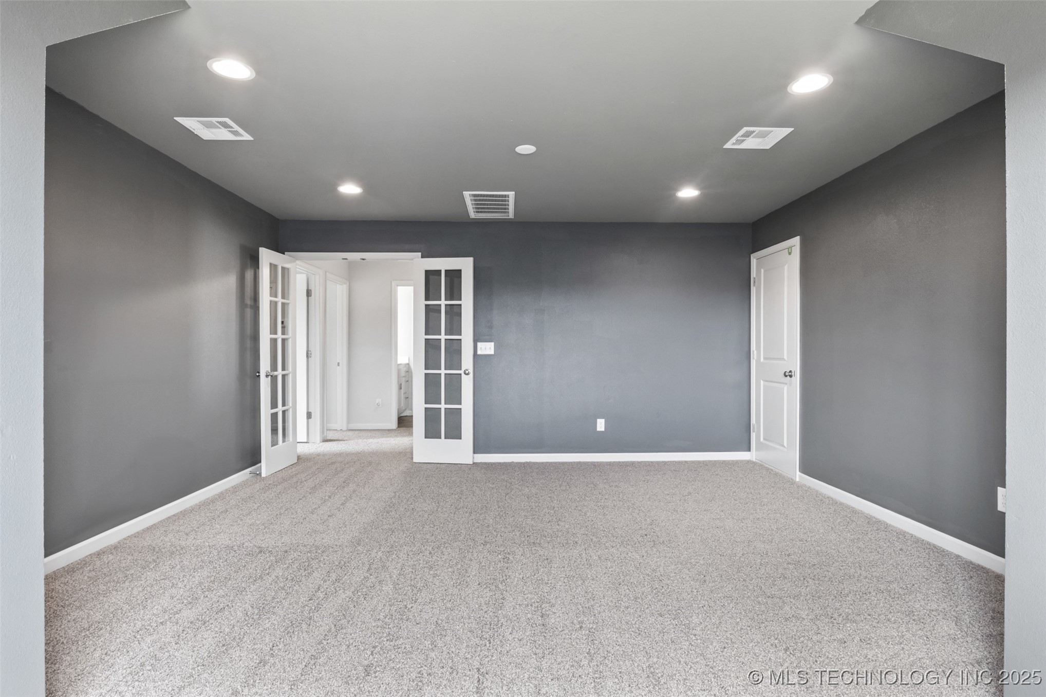 1607 E Roanoke Court