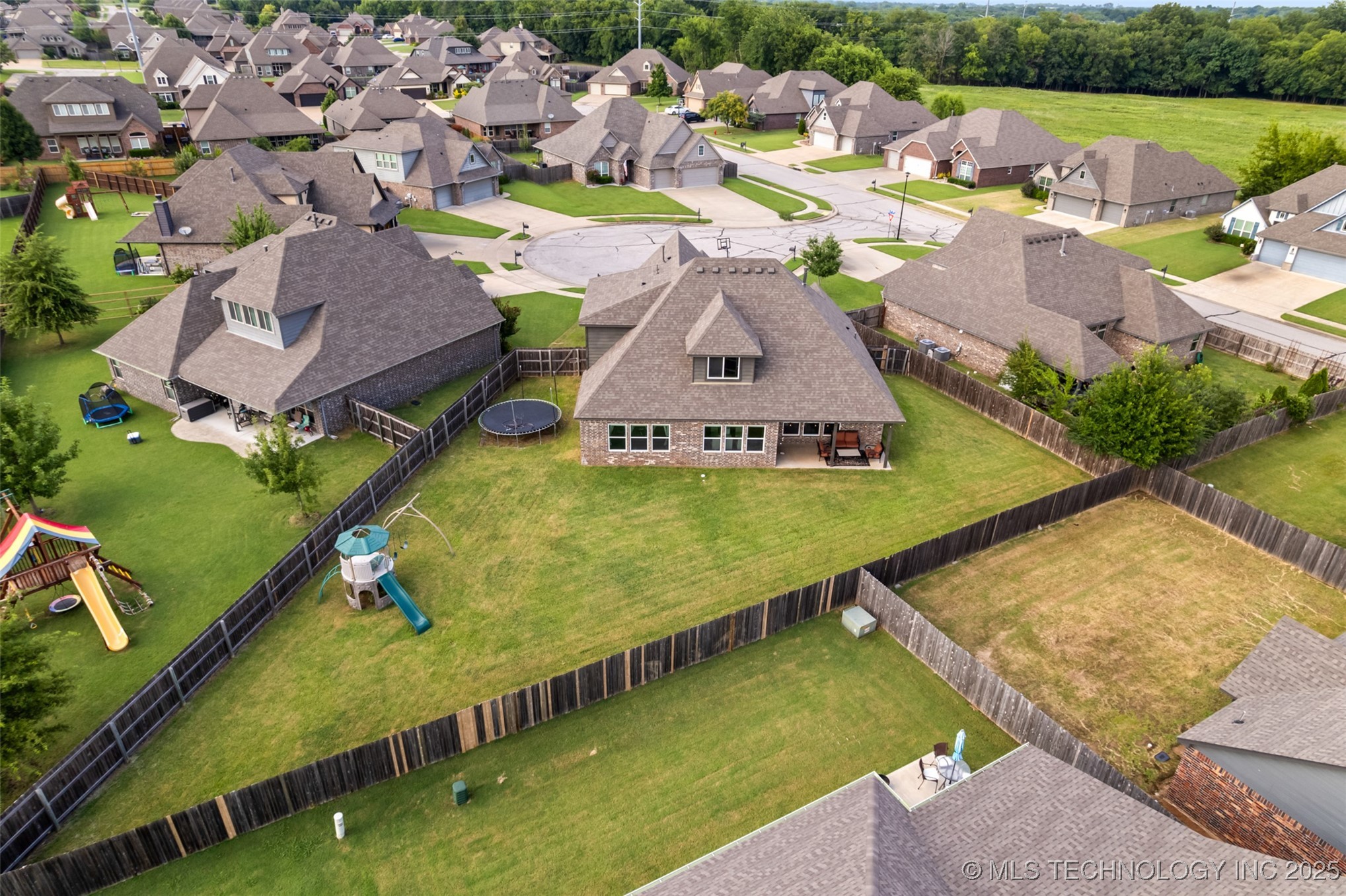 1607 E Roanoke Court