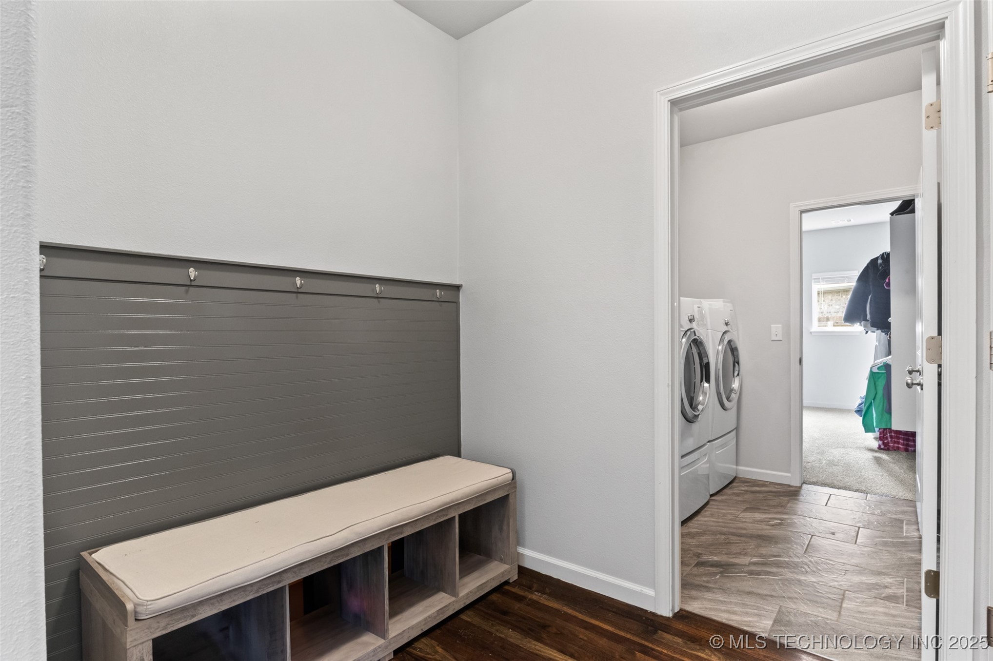 1607 E Roanoke Court