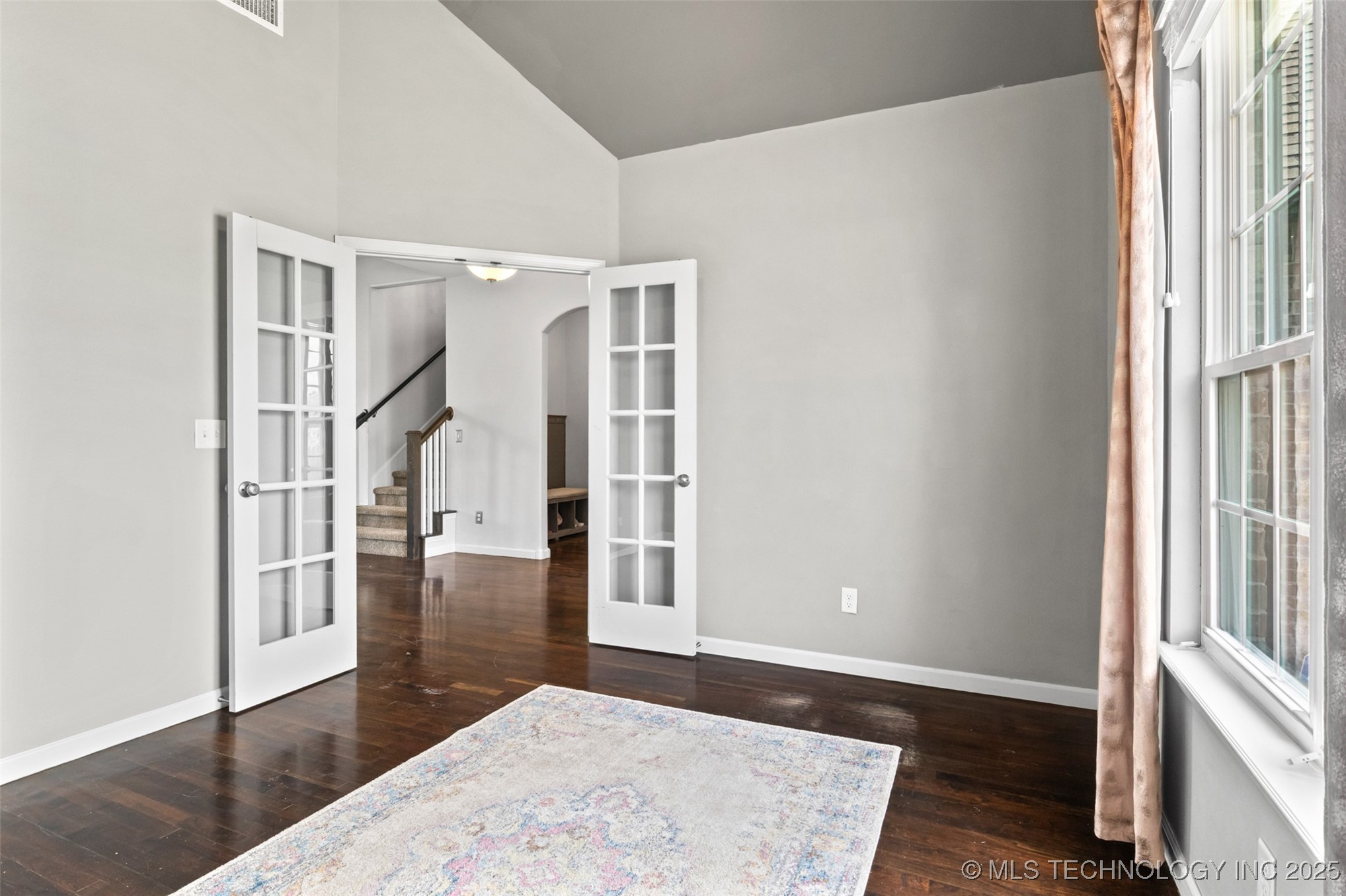 1607 E Roanoke Court