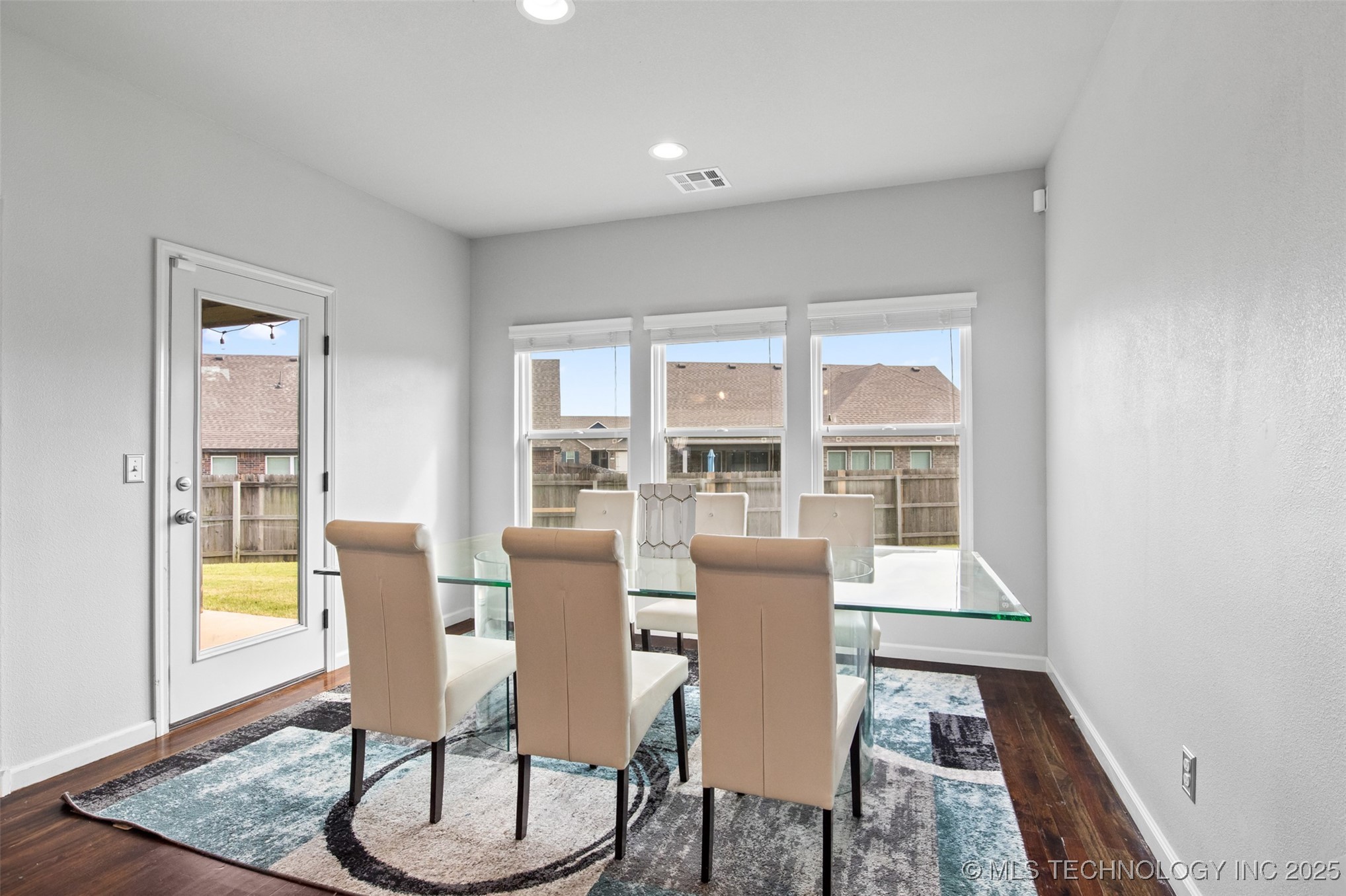 1607 E Roanoke Court