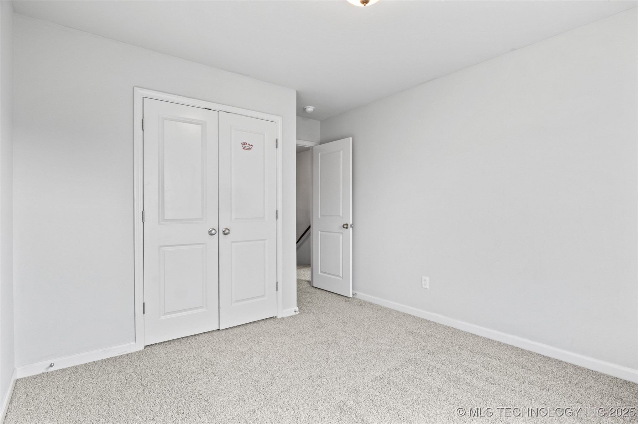 1607 E Roanoke Court