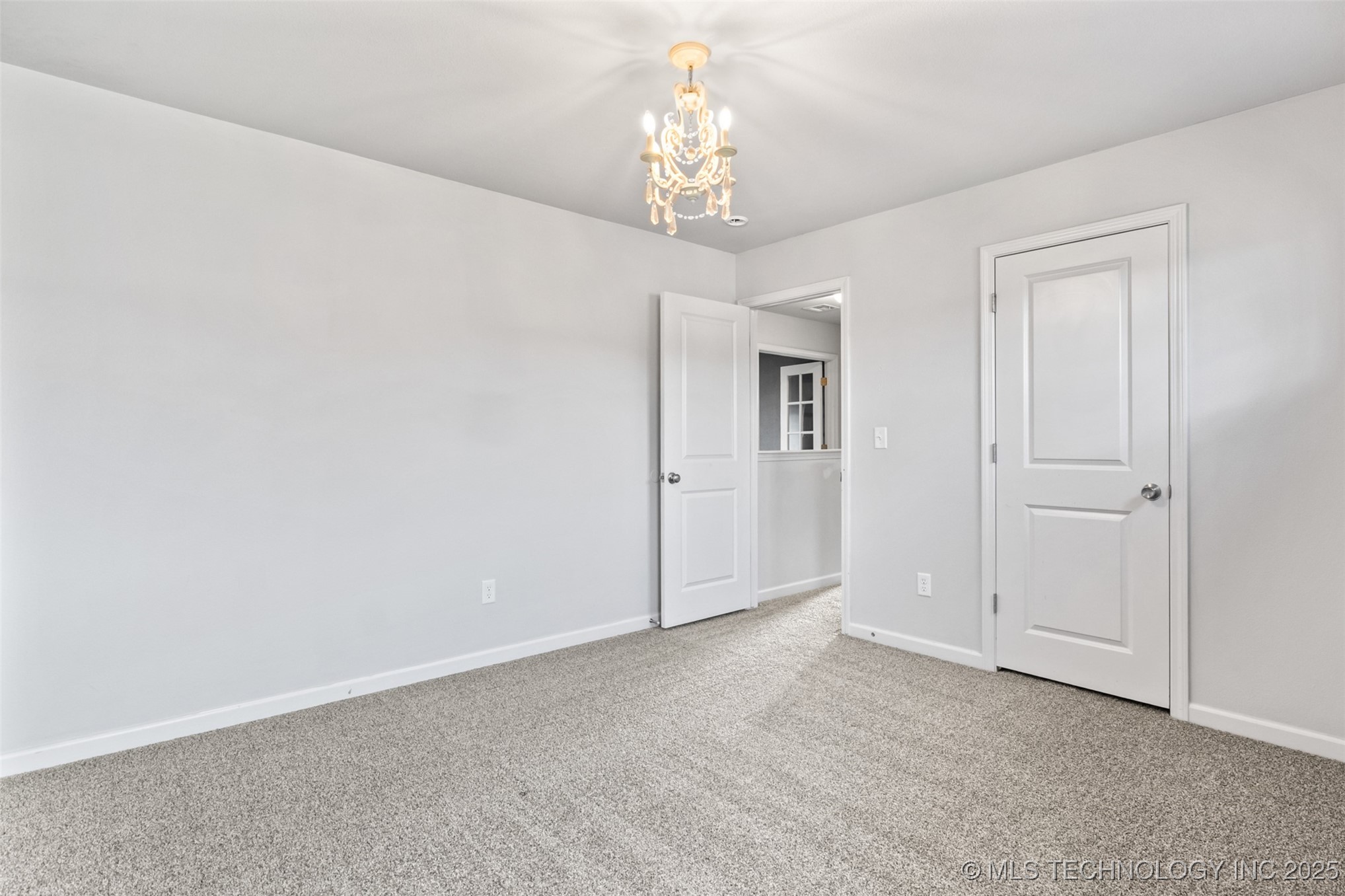 1607 E Roanoke Court