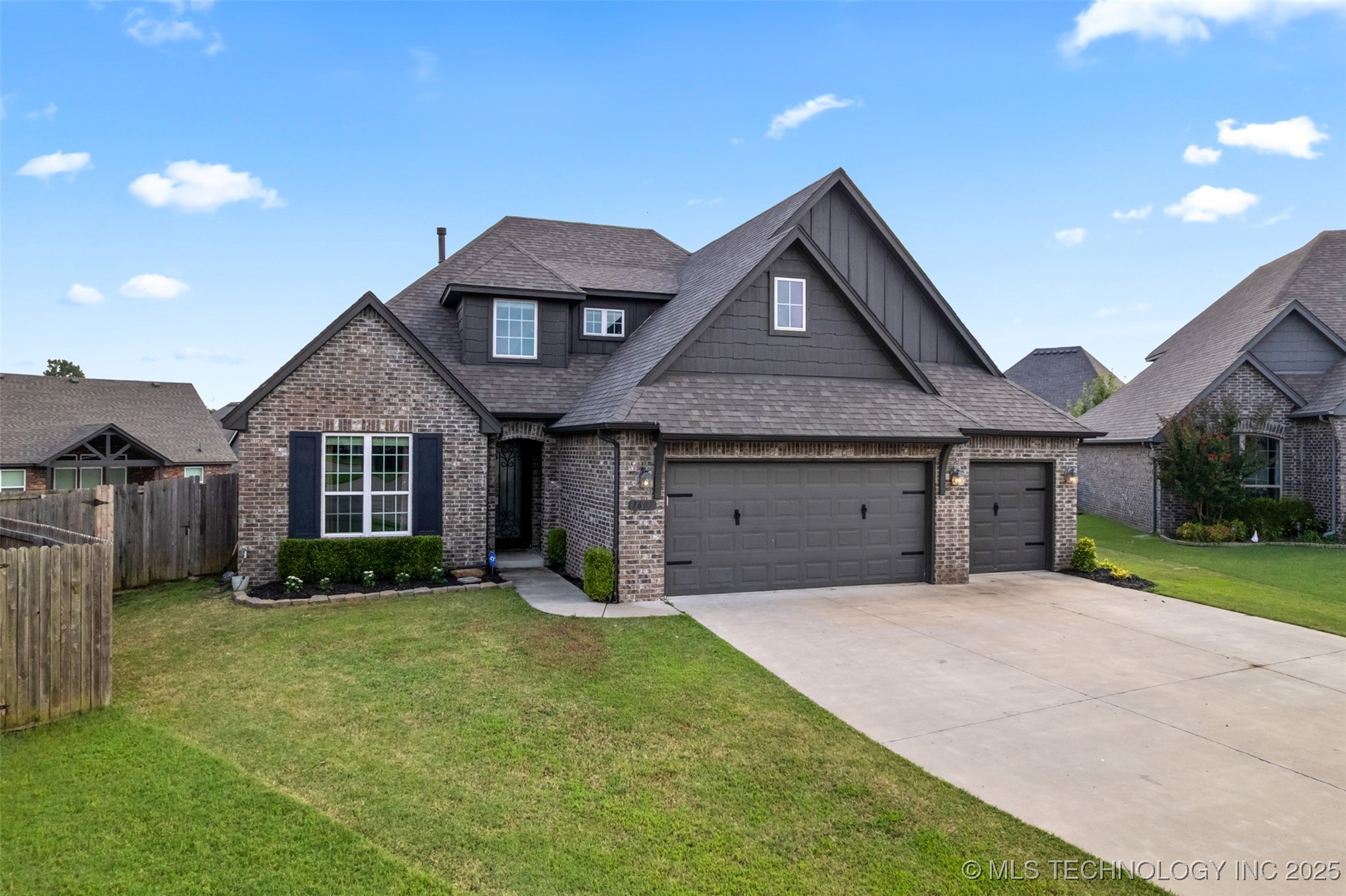 1607 E Roanoke Court