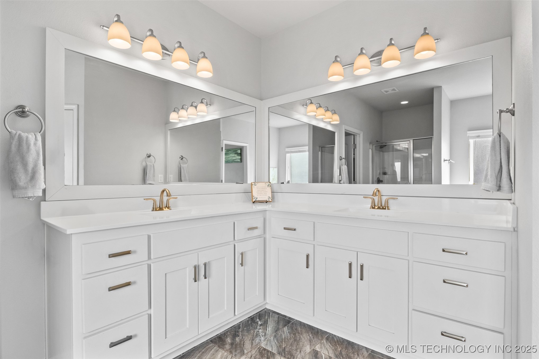 1607 E Roanoke Court