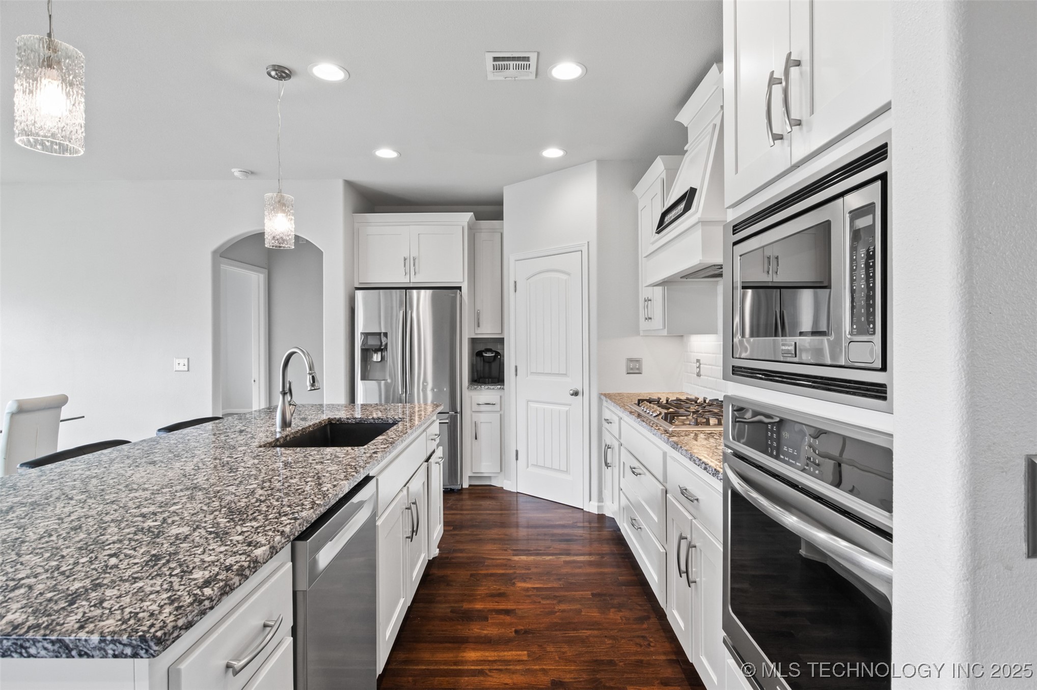 1607 E Roanoke Court