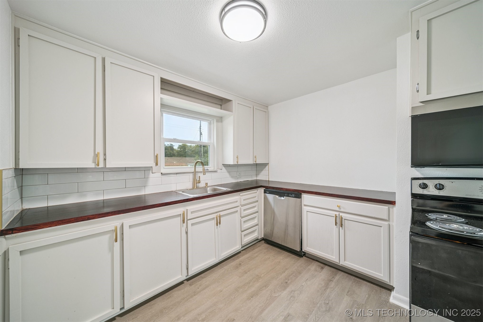 509 E 48th Place N