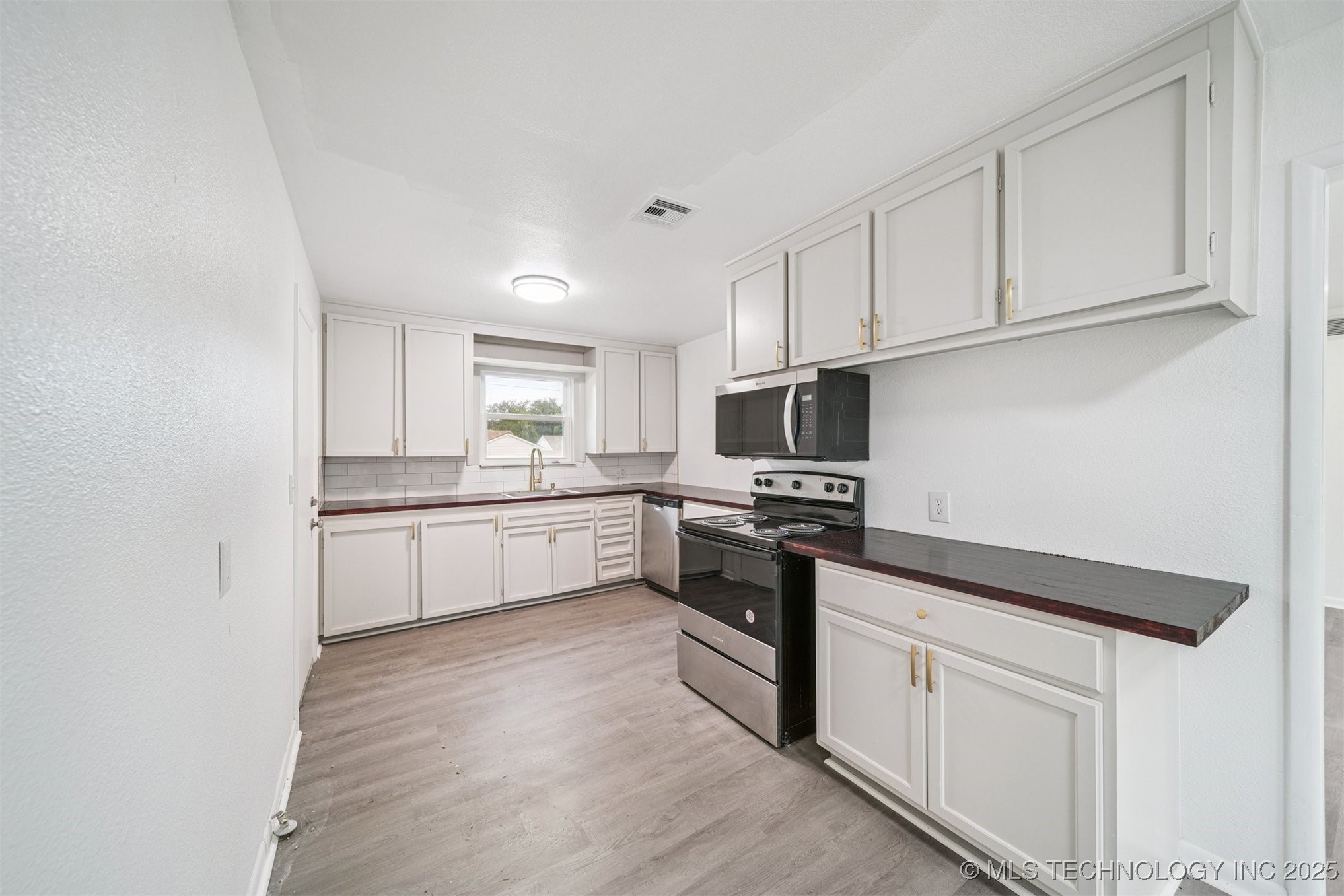 509 E 48th Place N