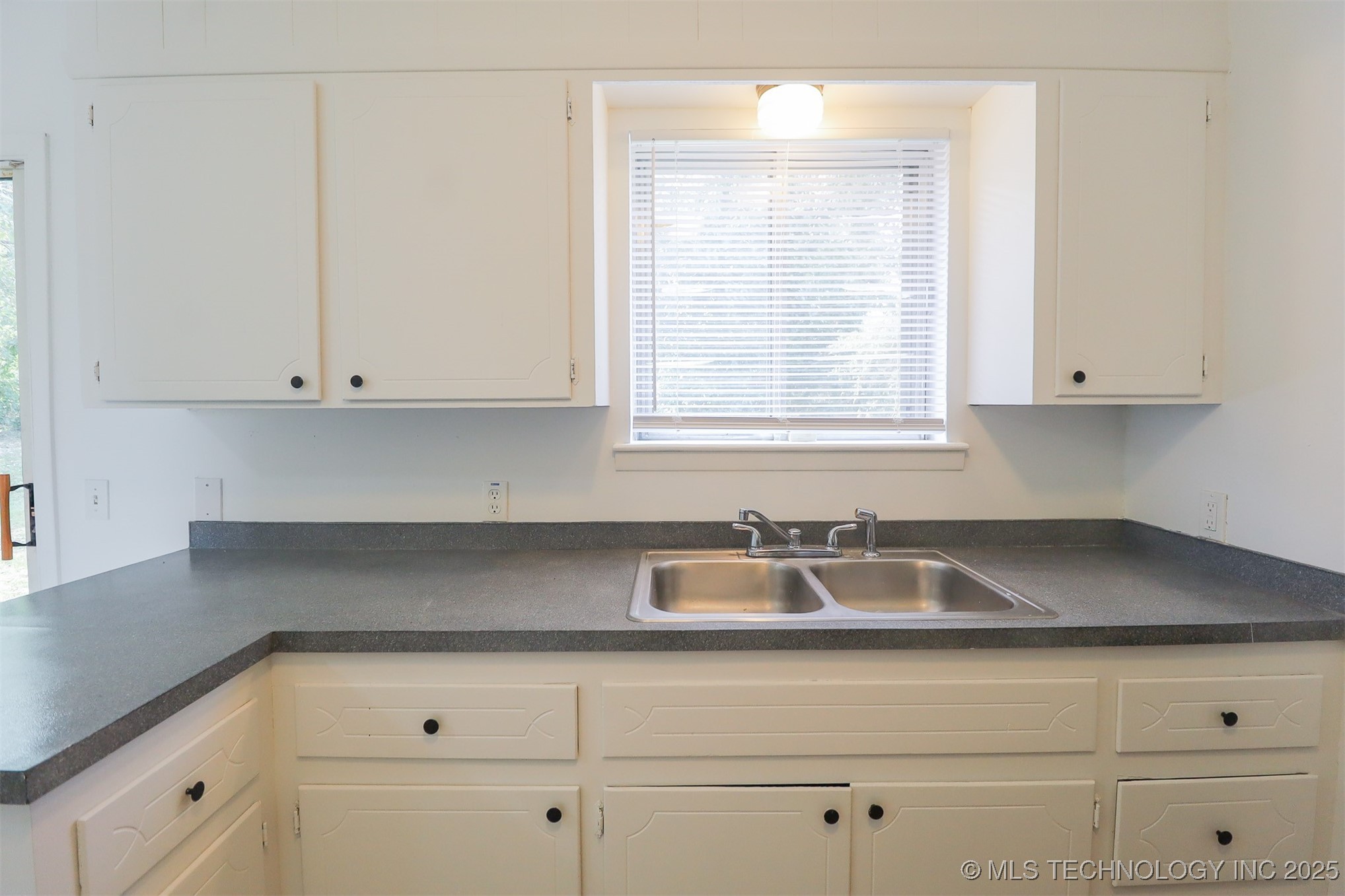 1119 N Kansas Avenue