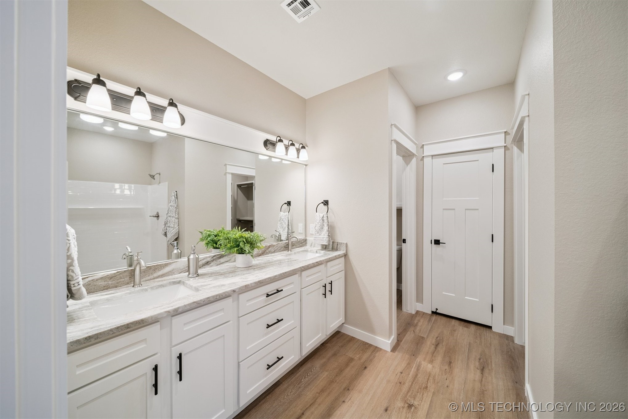 426 E Will Rogers Boulevard