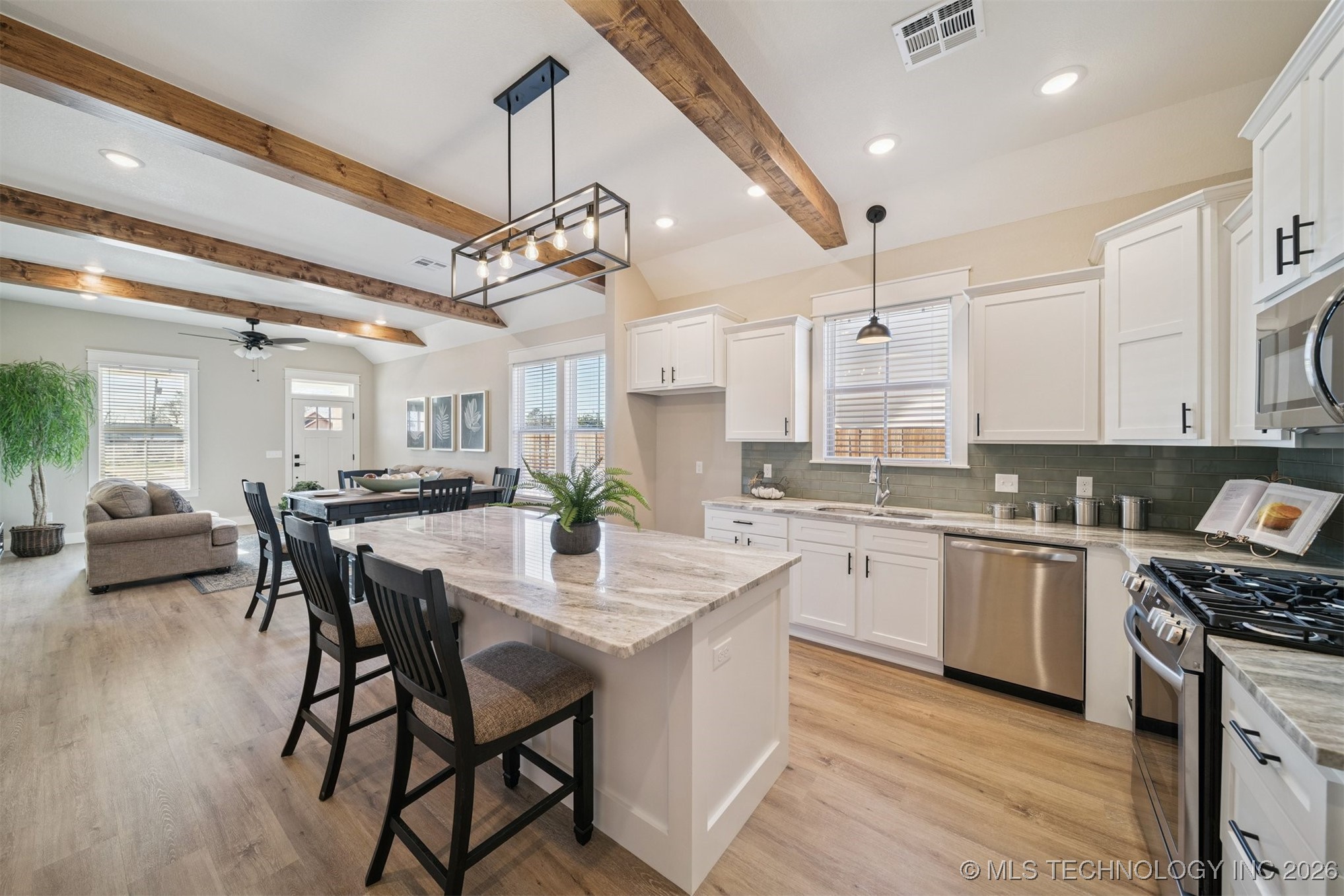 426 E Will Rogers Boulevard