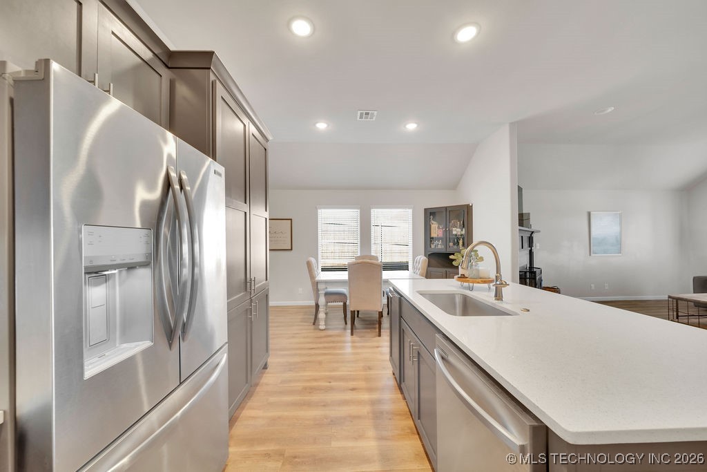 14736 S Maplewood Place